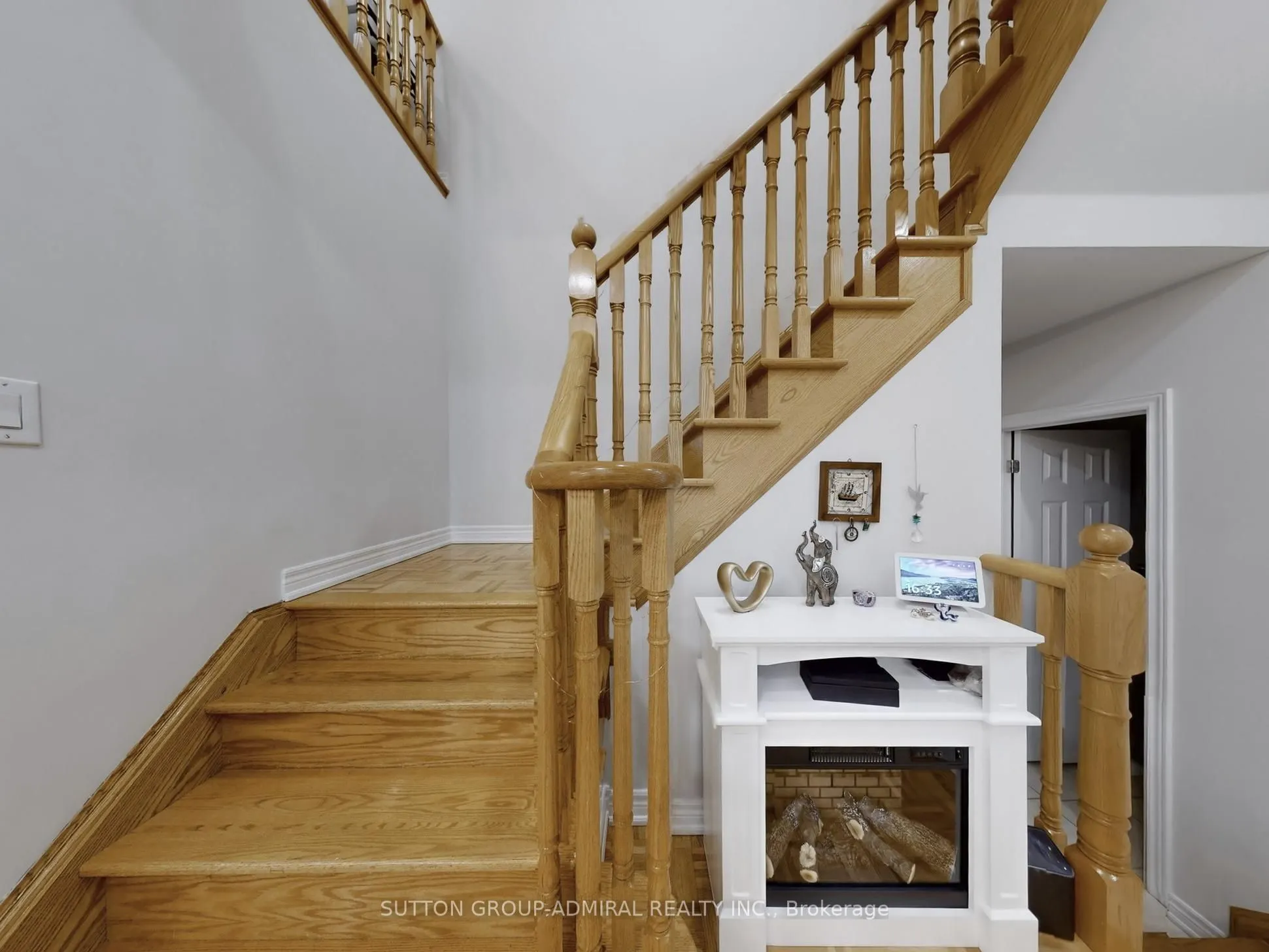 212 Lauderdale Drive