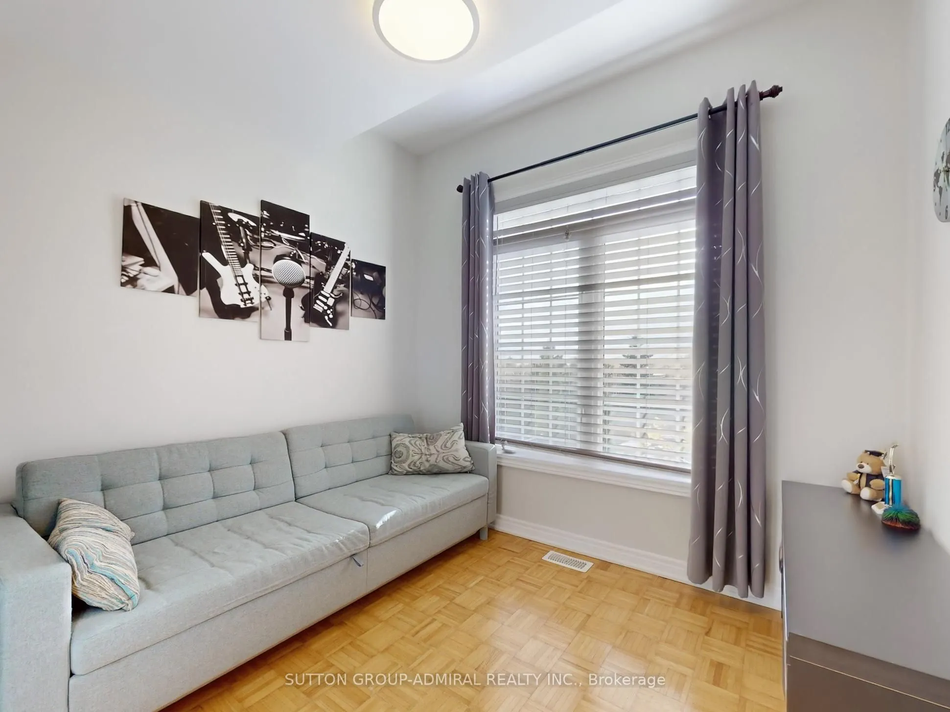 212 Lauderdale Drive