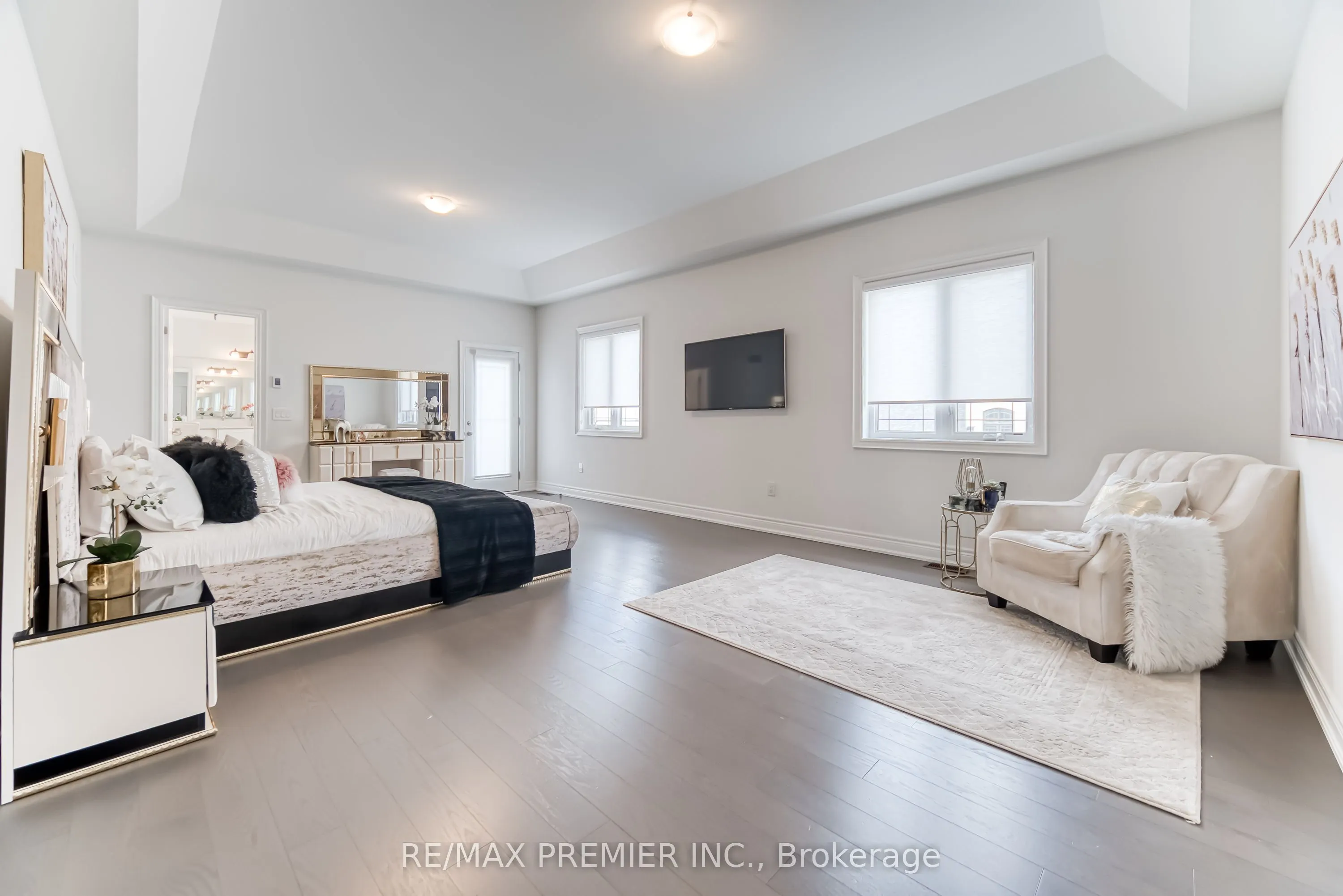 101 Appleyard Avenue