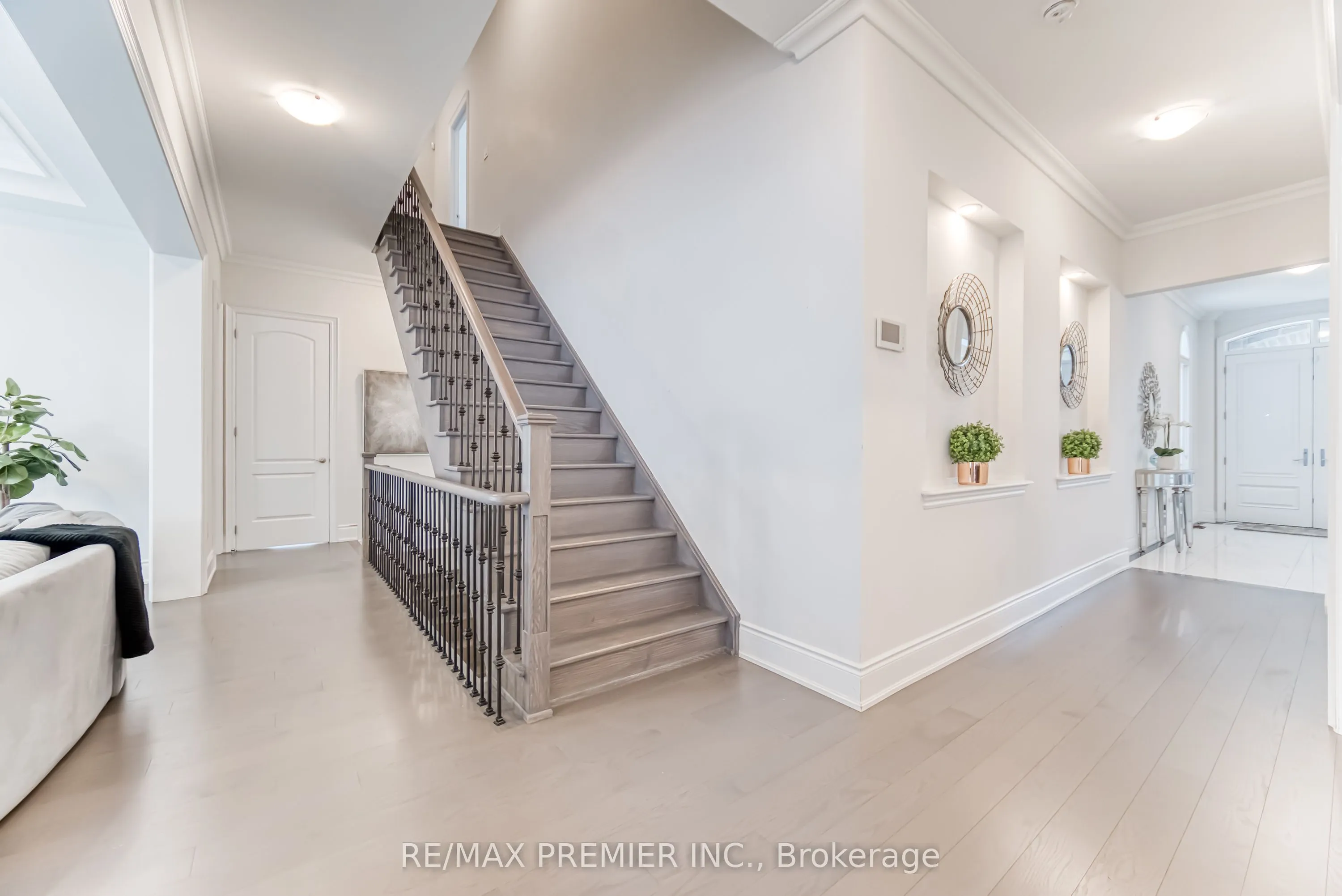 101 Appleyard Avenue