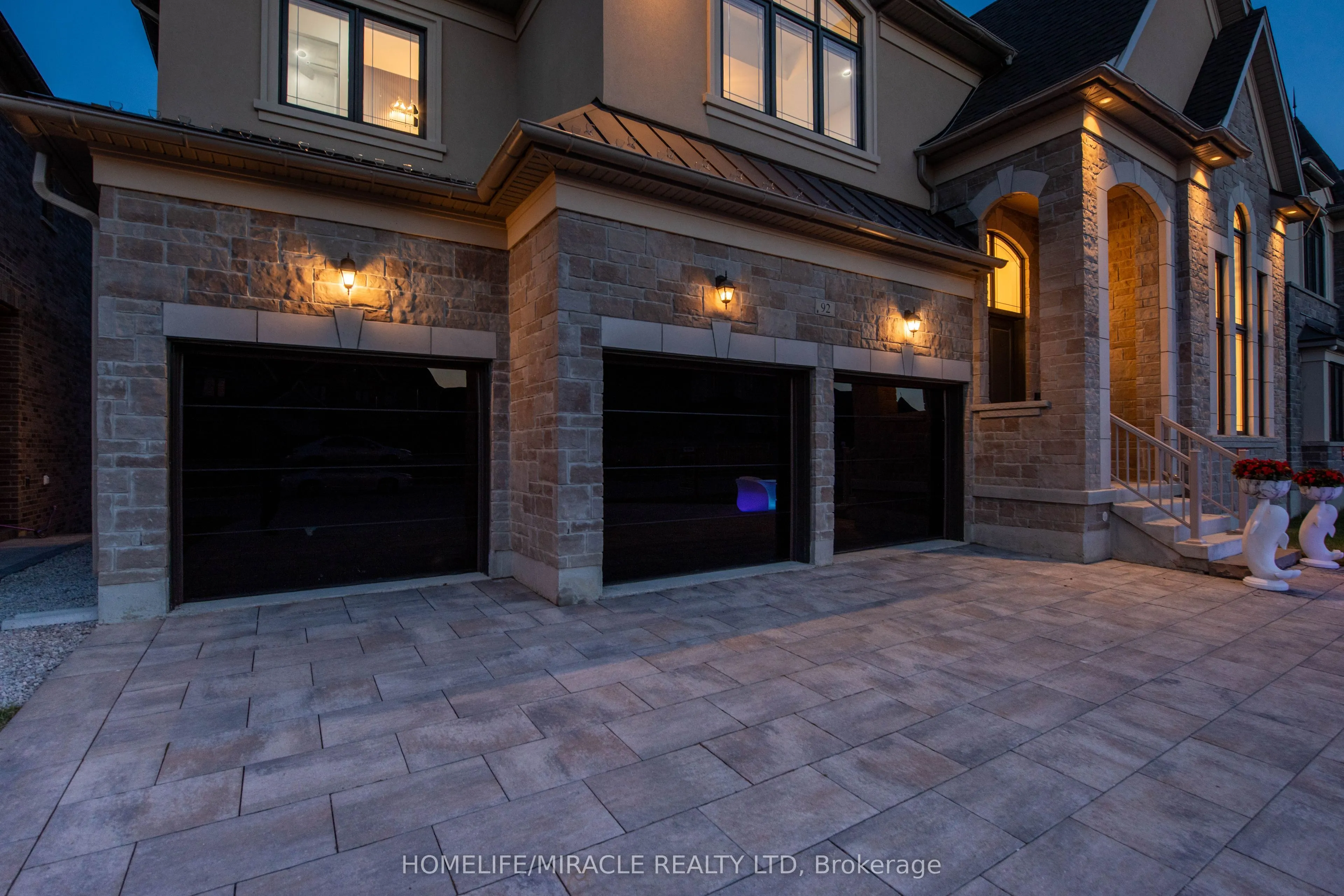 92 APPLEYARD Avenue