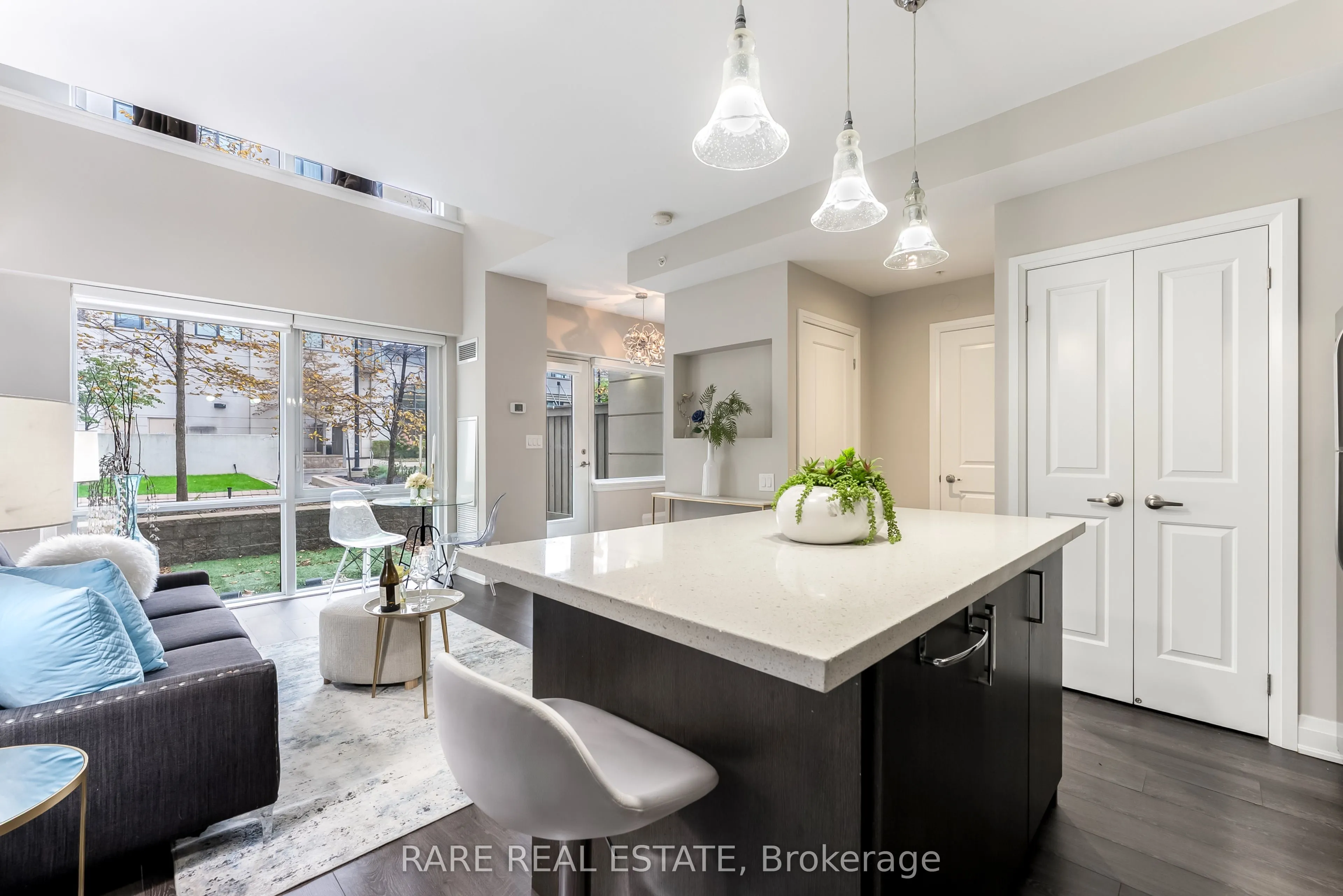 24 WOODSTREAM Boulevard, #118