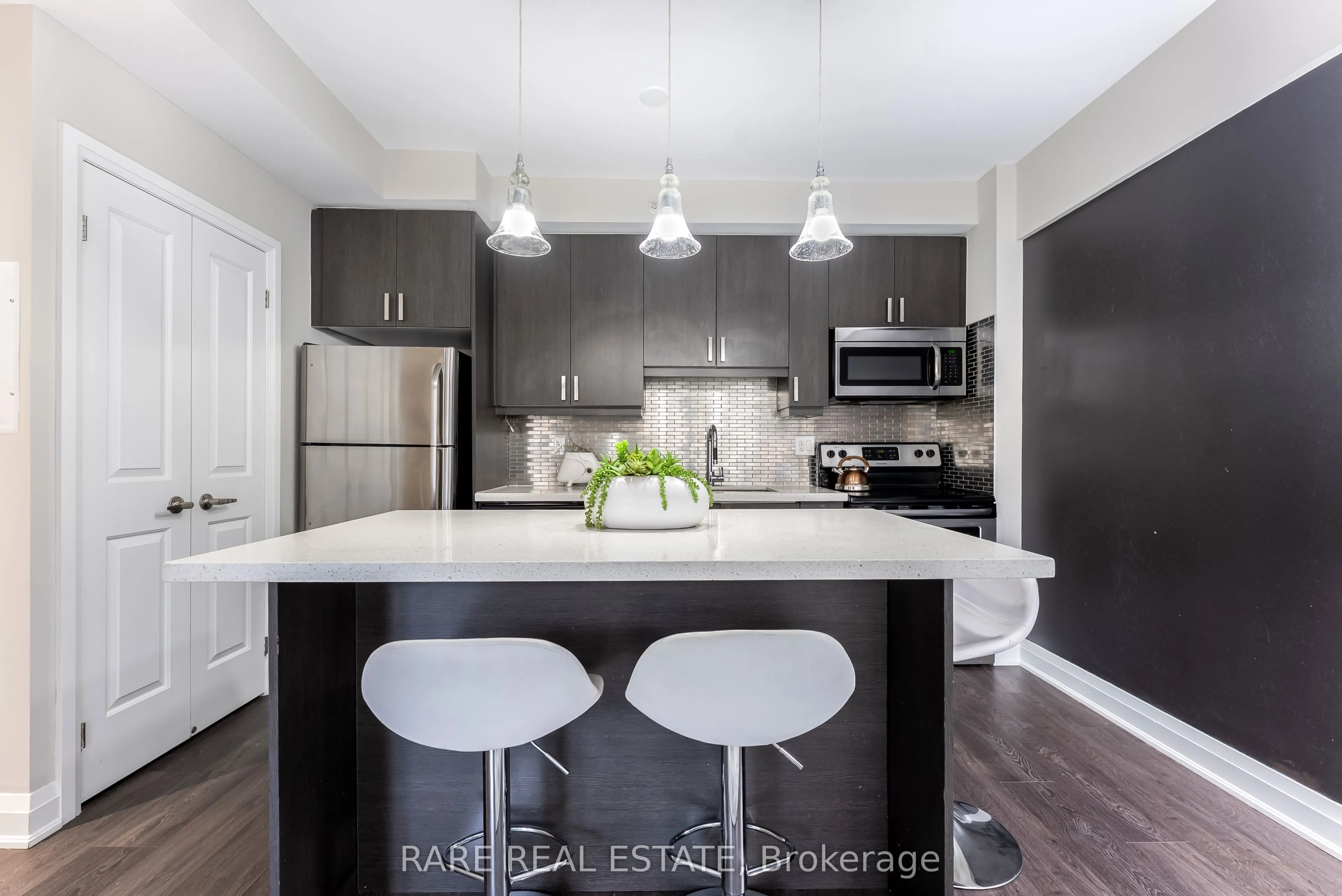 24 WOODSTREAM Boulevard, #118