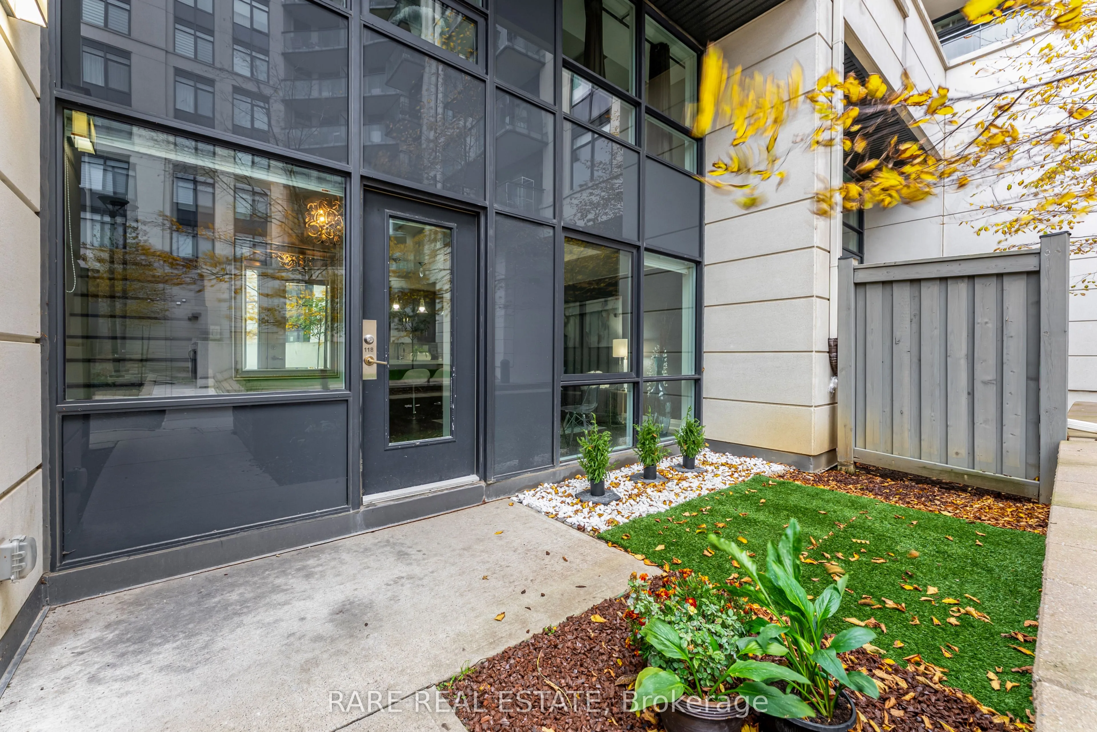 24 WOODSTREAM Boulevard, #118