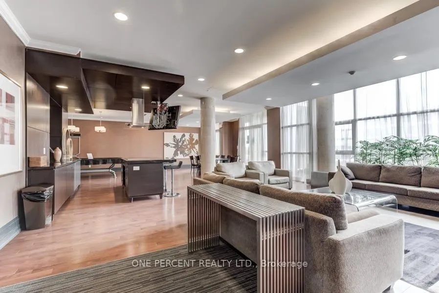 21 Upper Duke Crescent, #401