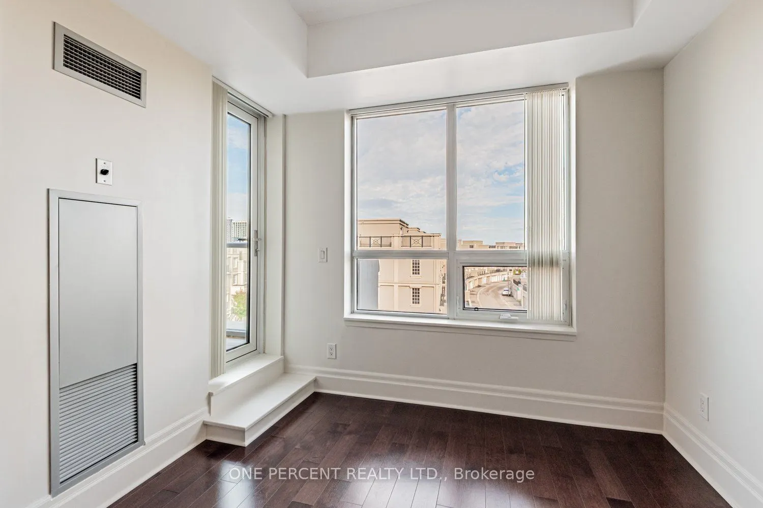 21 Upper Duke Crescent, #401