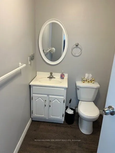 14 Wellington Street E, #4