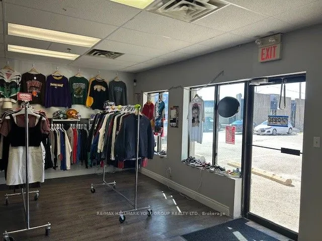 14 Wellington Street E, #4