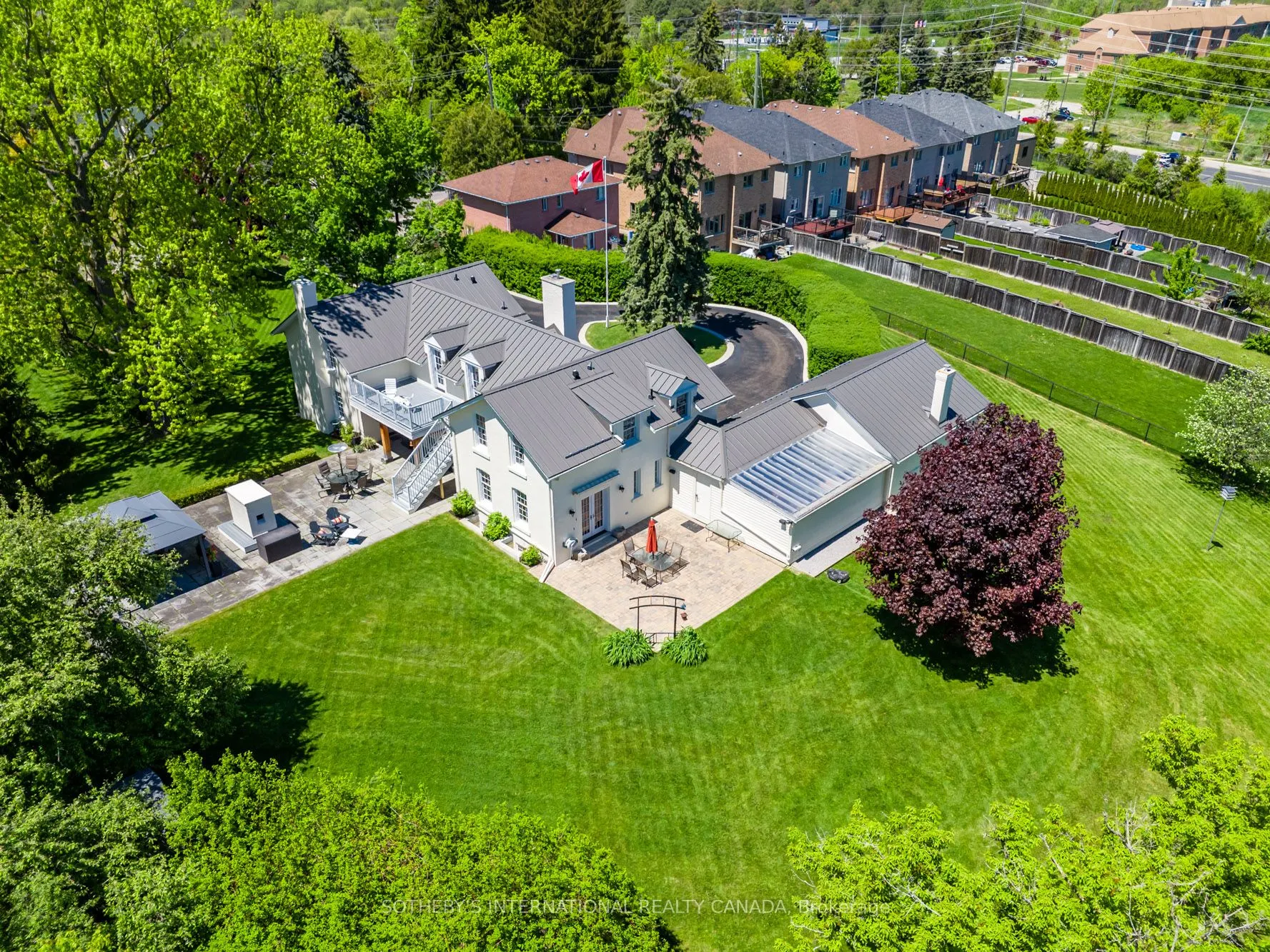 220 Old Yonge Street