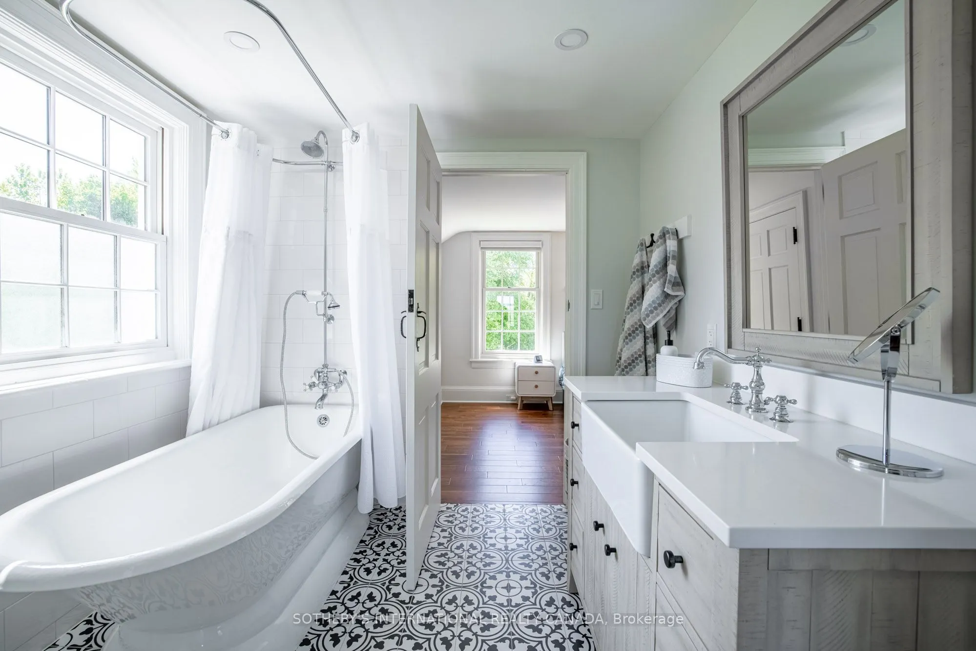 220 Old Yonge Street