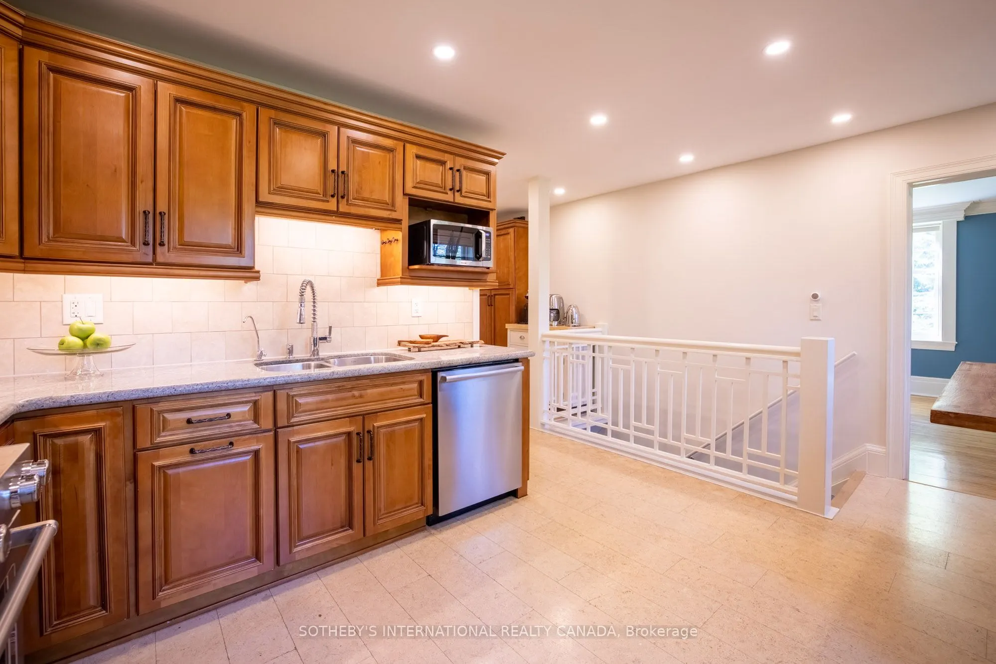 220 Old Yonge Street