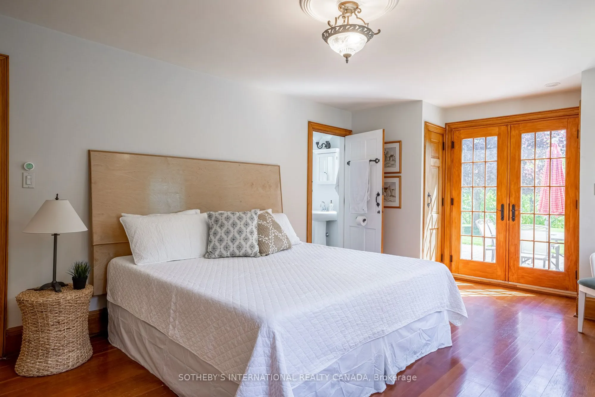 220 Old Yonge Street