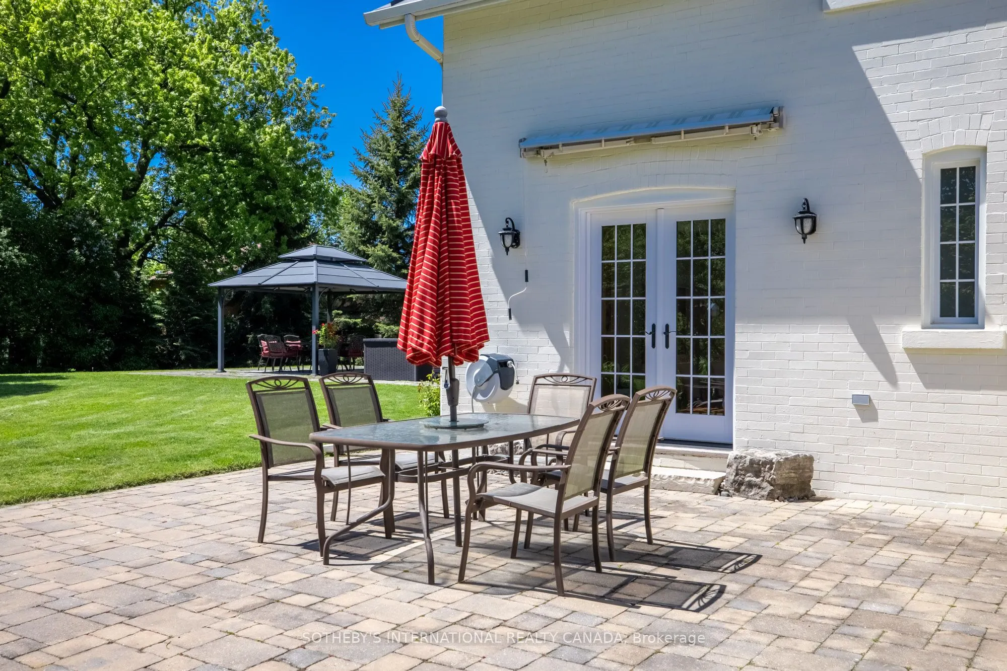 220 Old Yonge Street