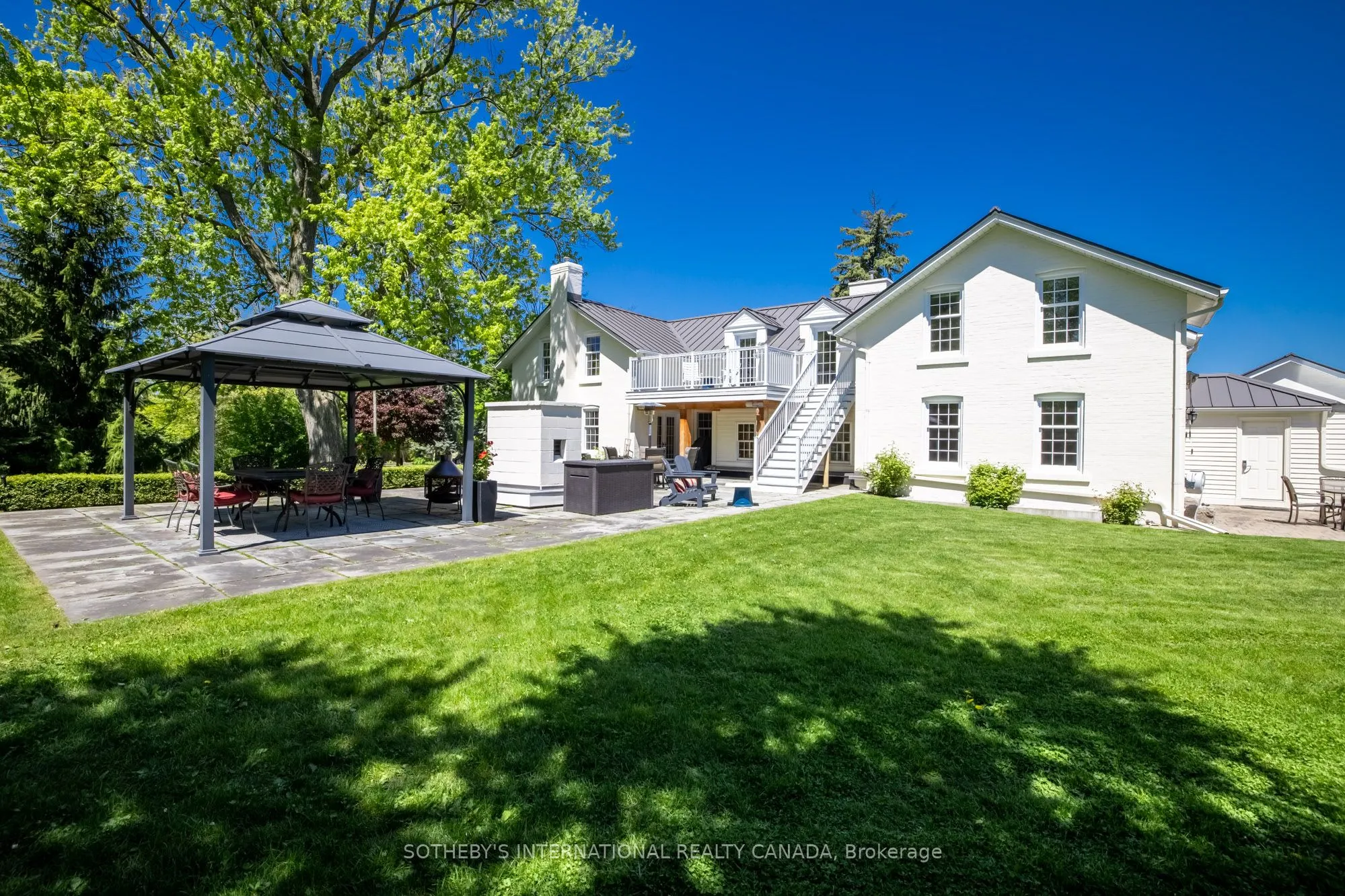 220 Old Yonge Street