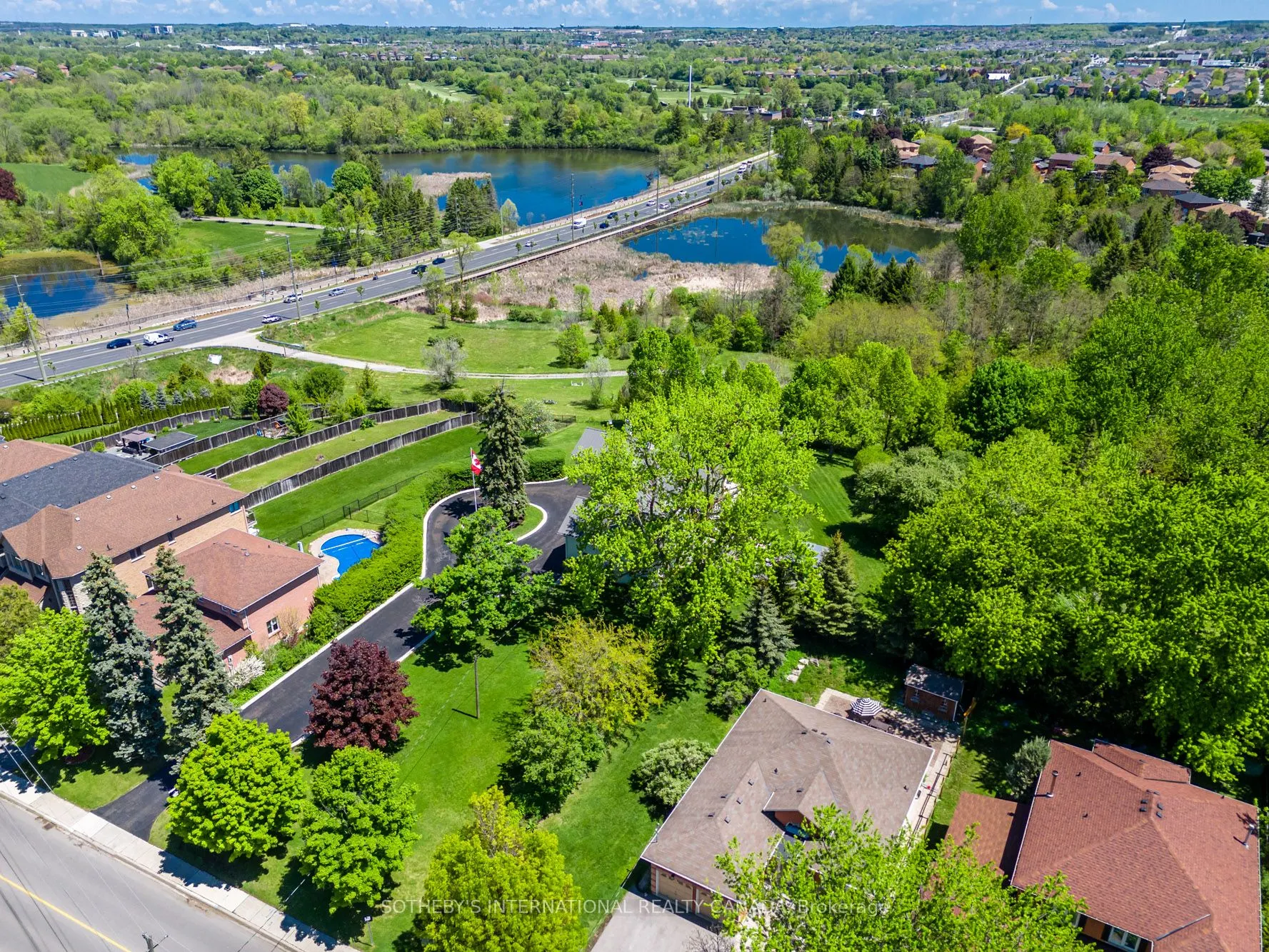 220 Old Yonge Street