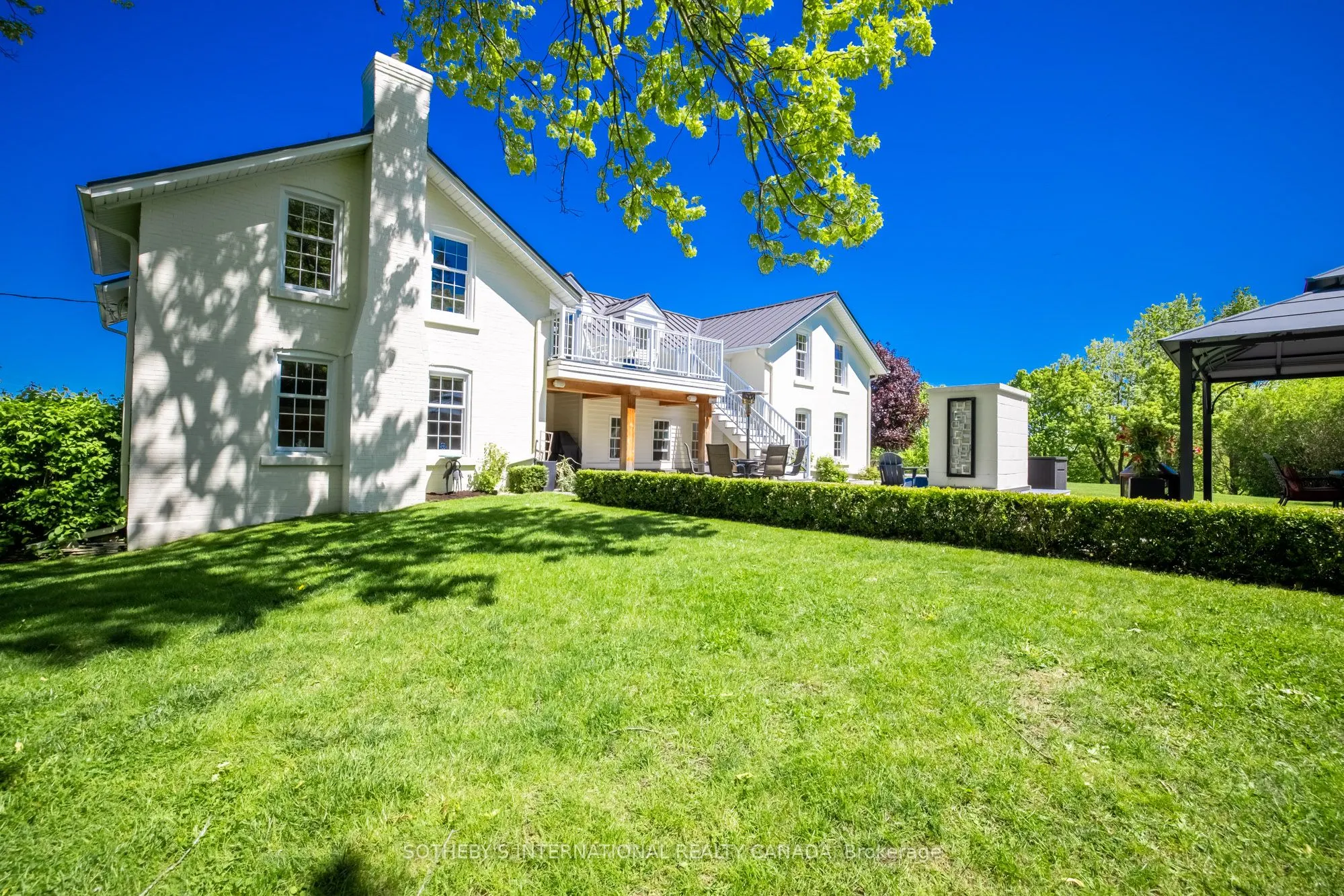 220 Old Yonge Street