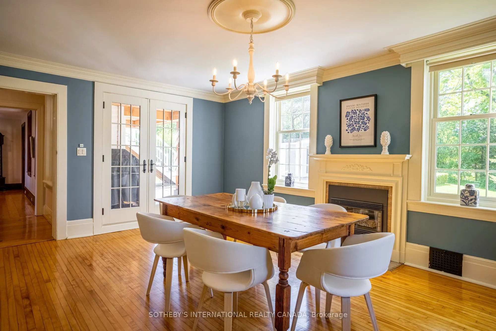 220 Old Yonge Street