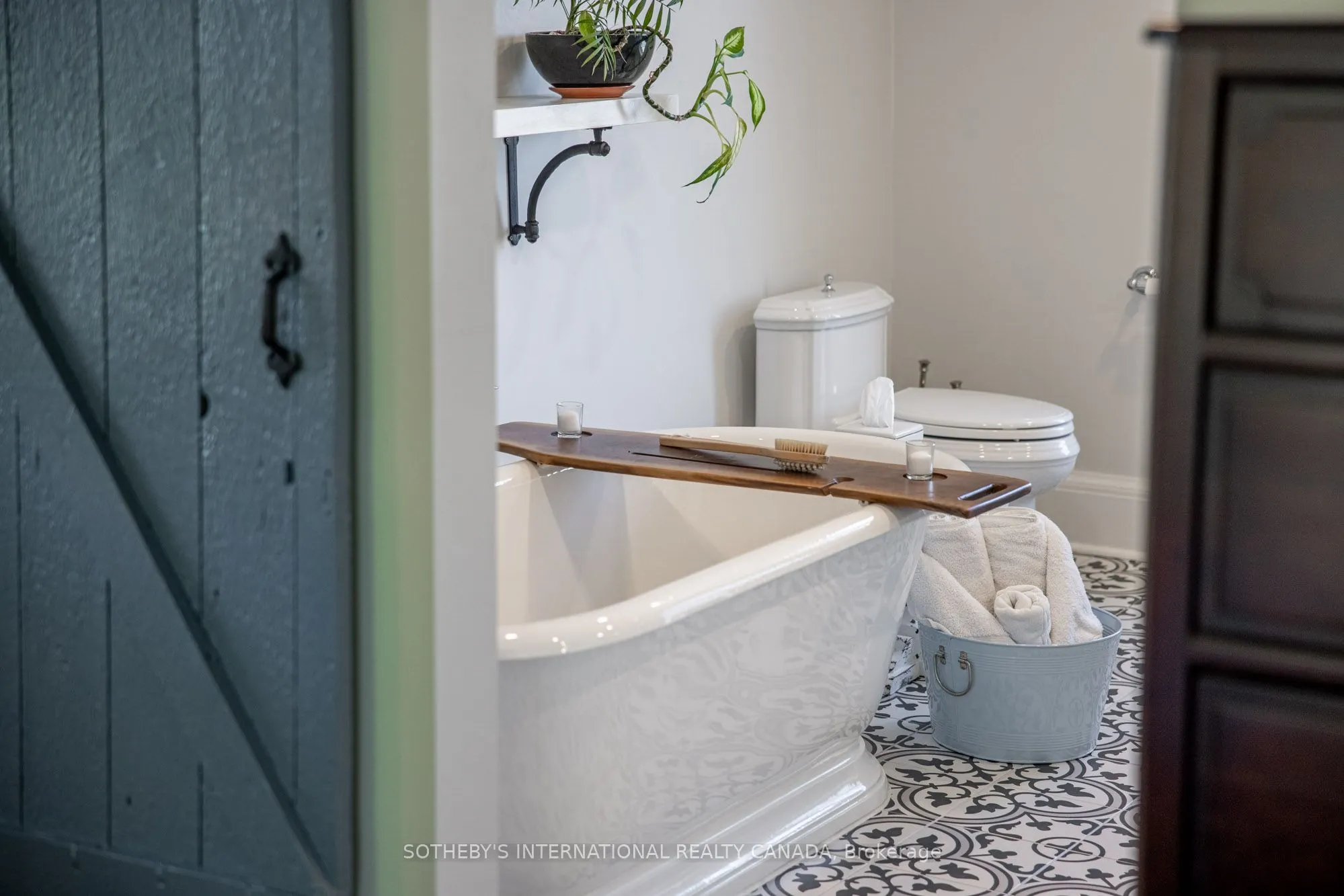 220 Old Yonge Street