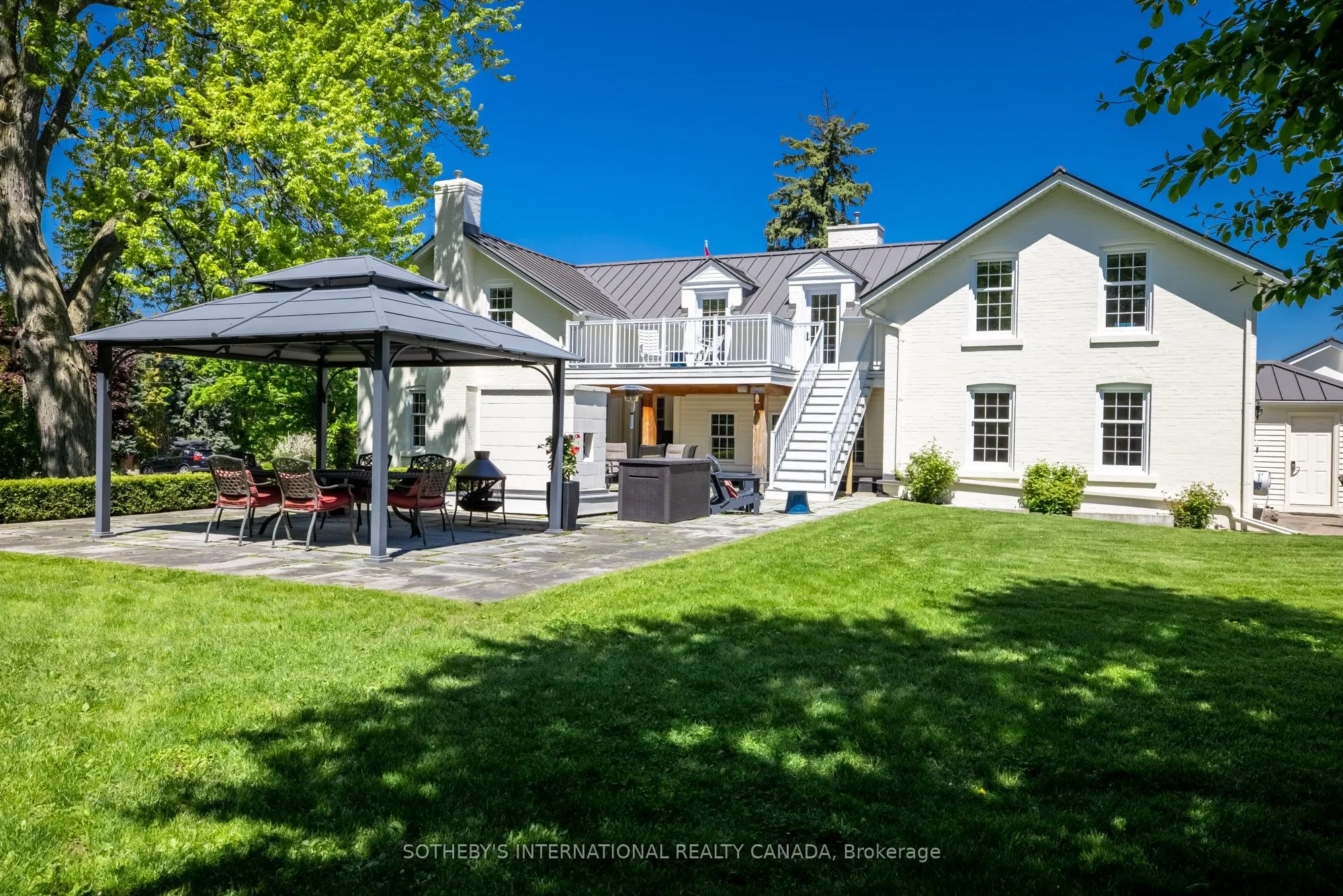 220 Old Yonge Street