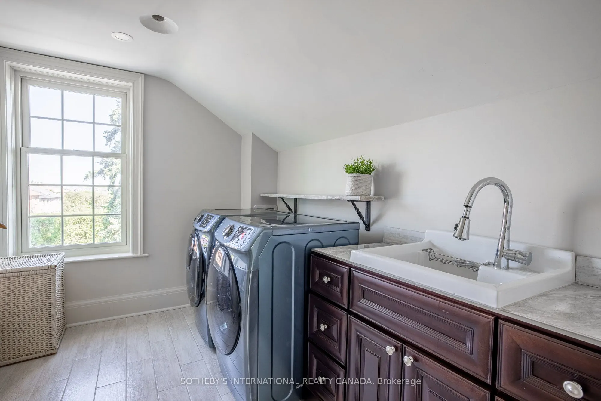 220 Old Yonge Street