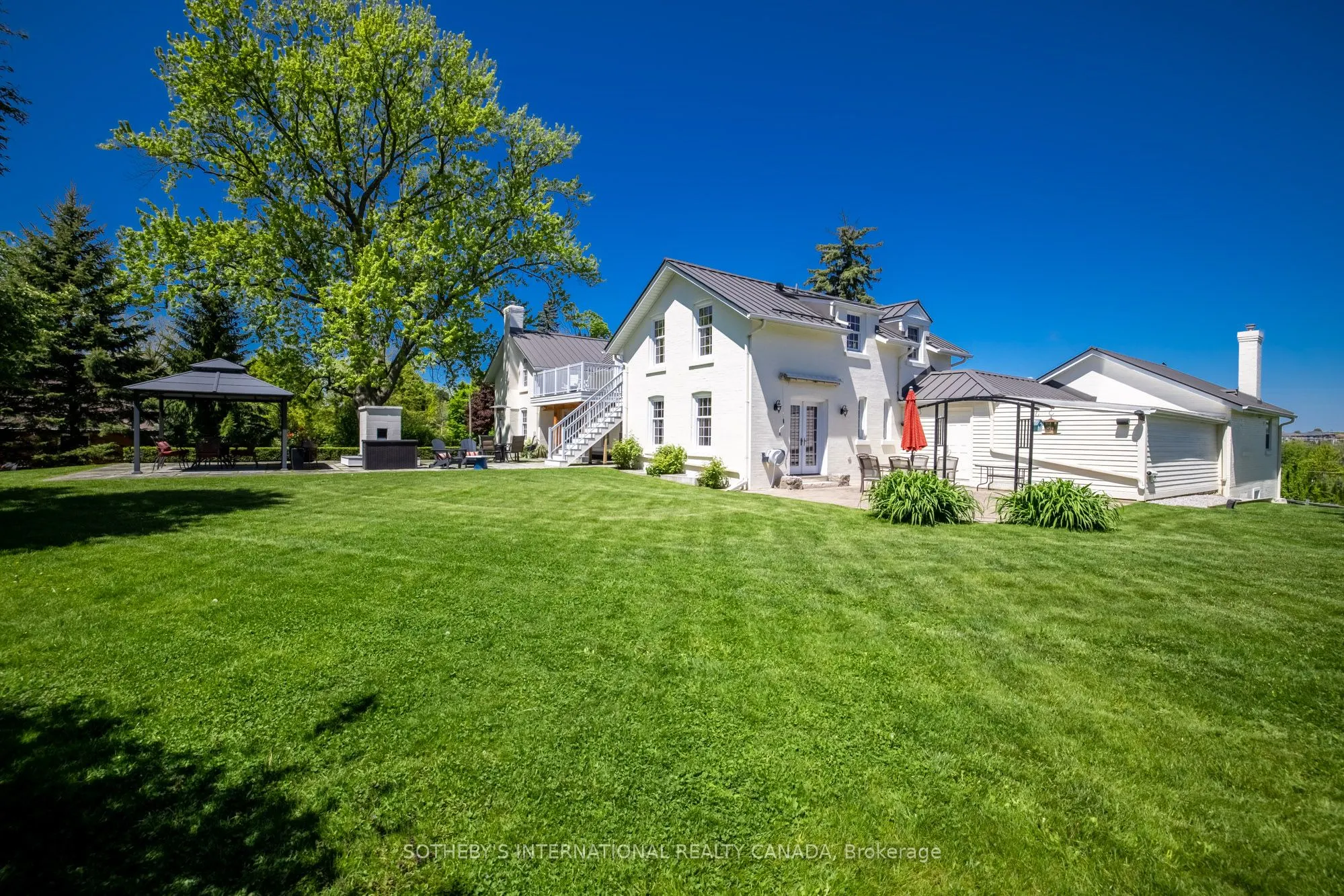 220 Old Yonge Street