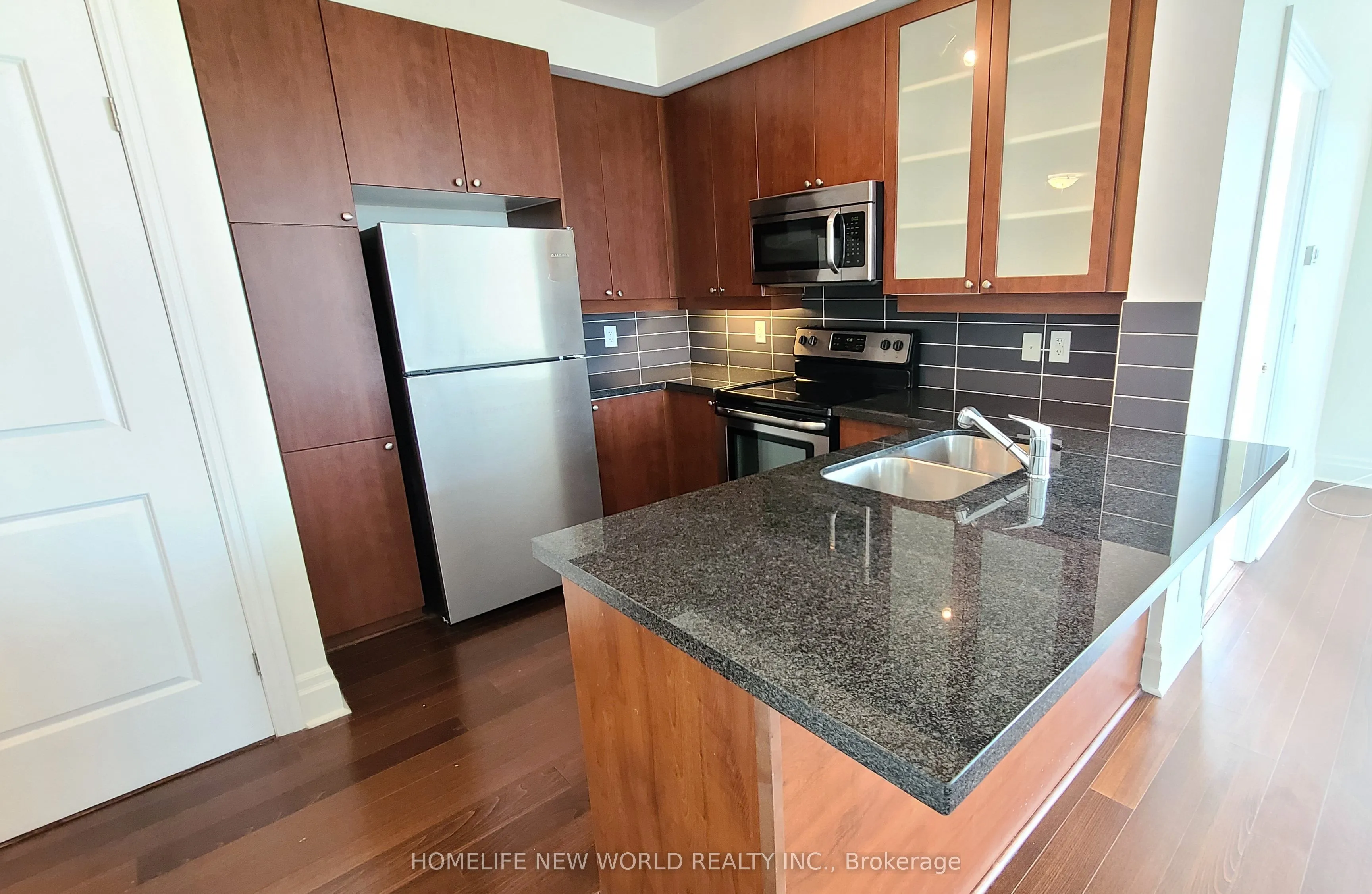 131 Upper Duke Crescent, #902