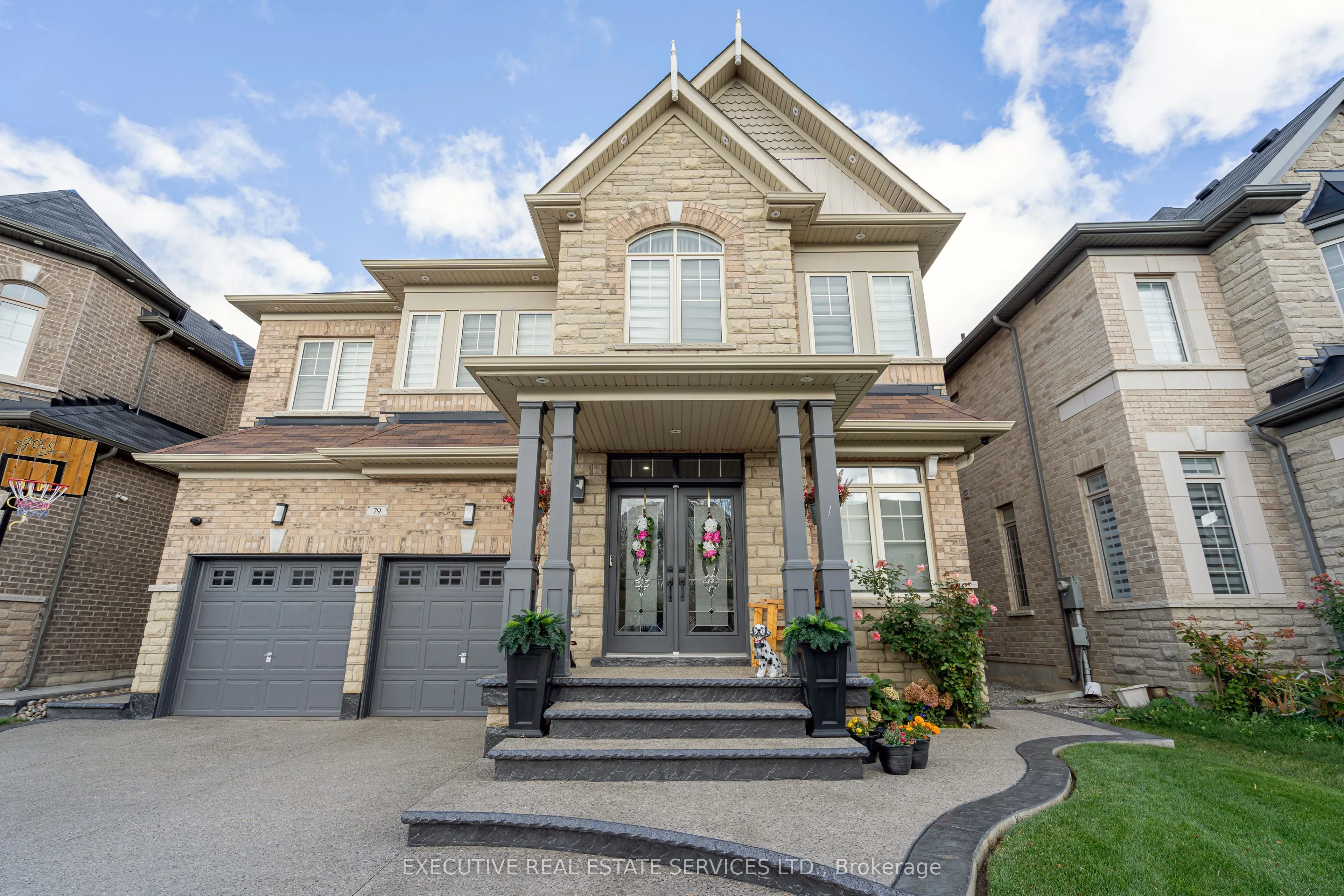 79 Elderslie Crescent E