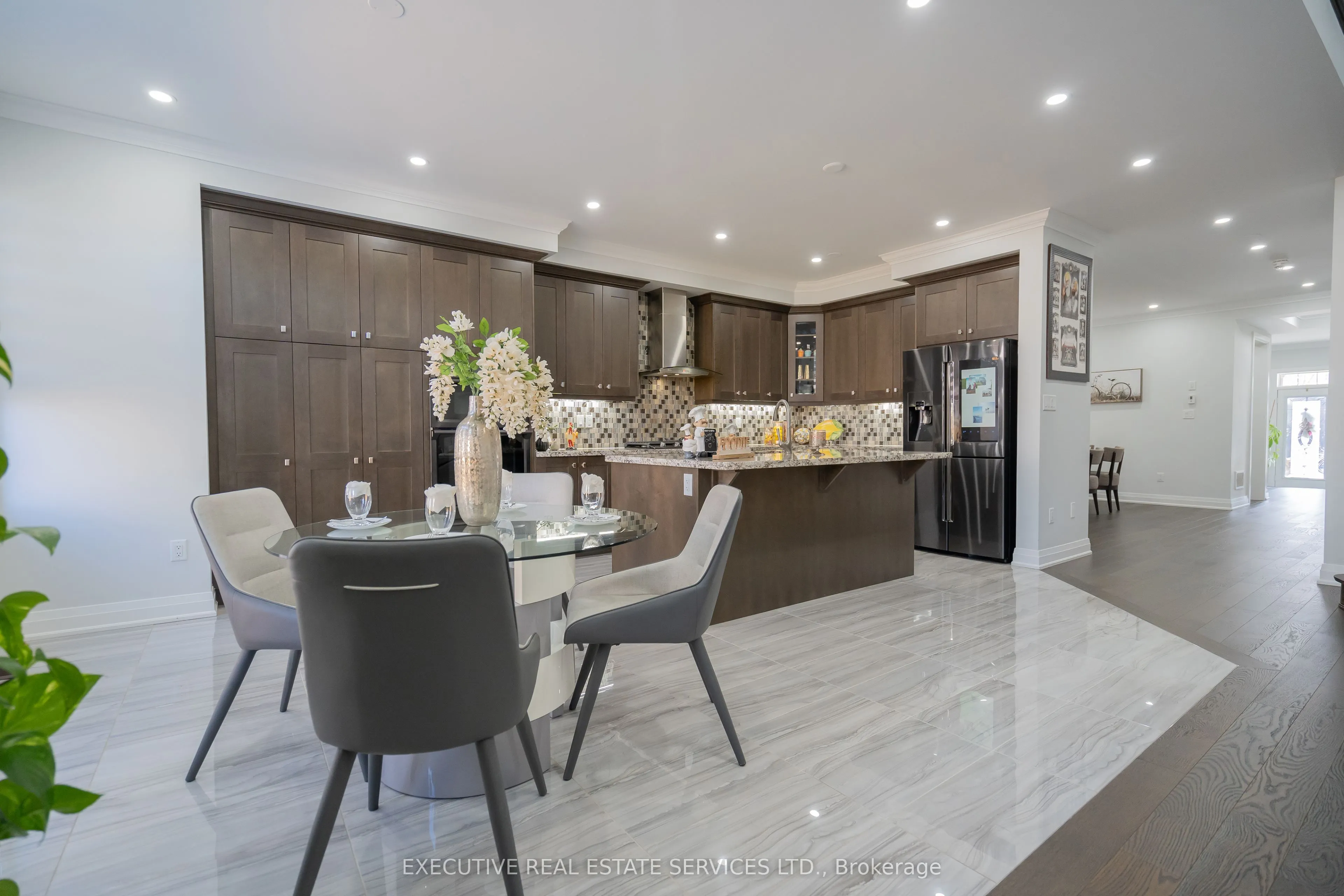 79 Elderslie Crescent E
