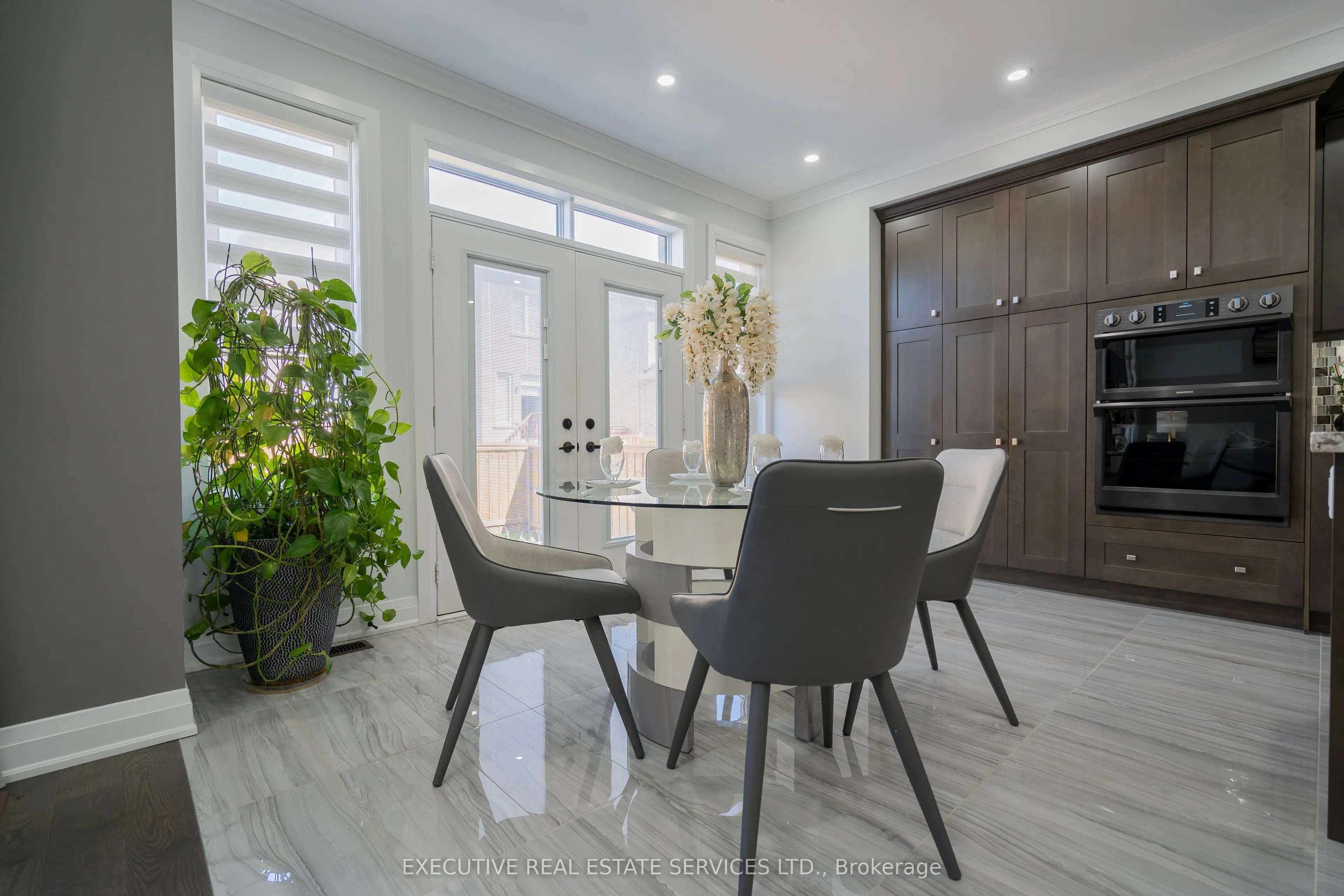 79 Elderslie Crescent E