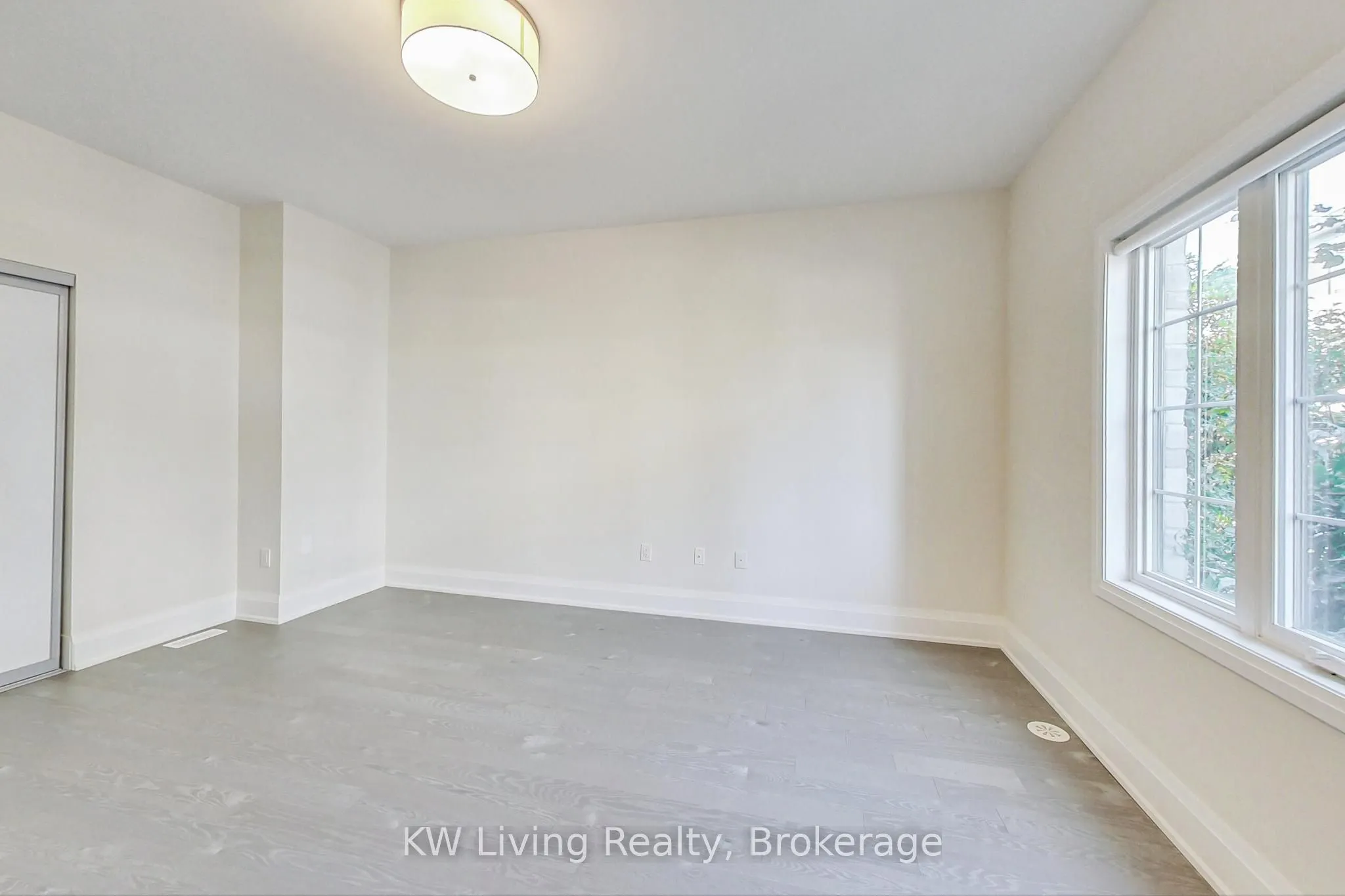 390 Highway 7 E, #TH7