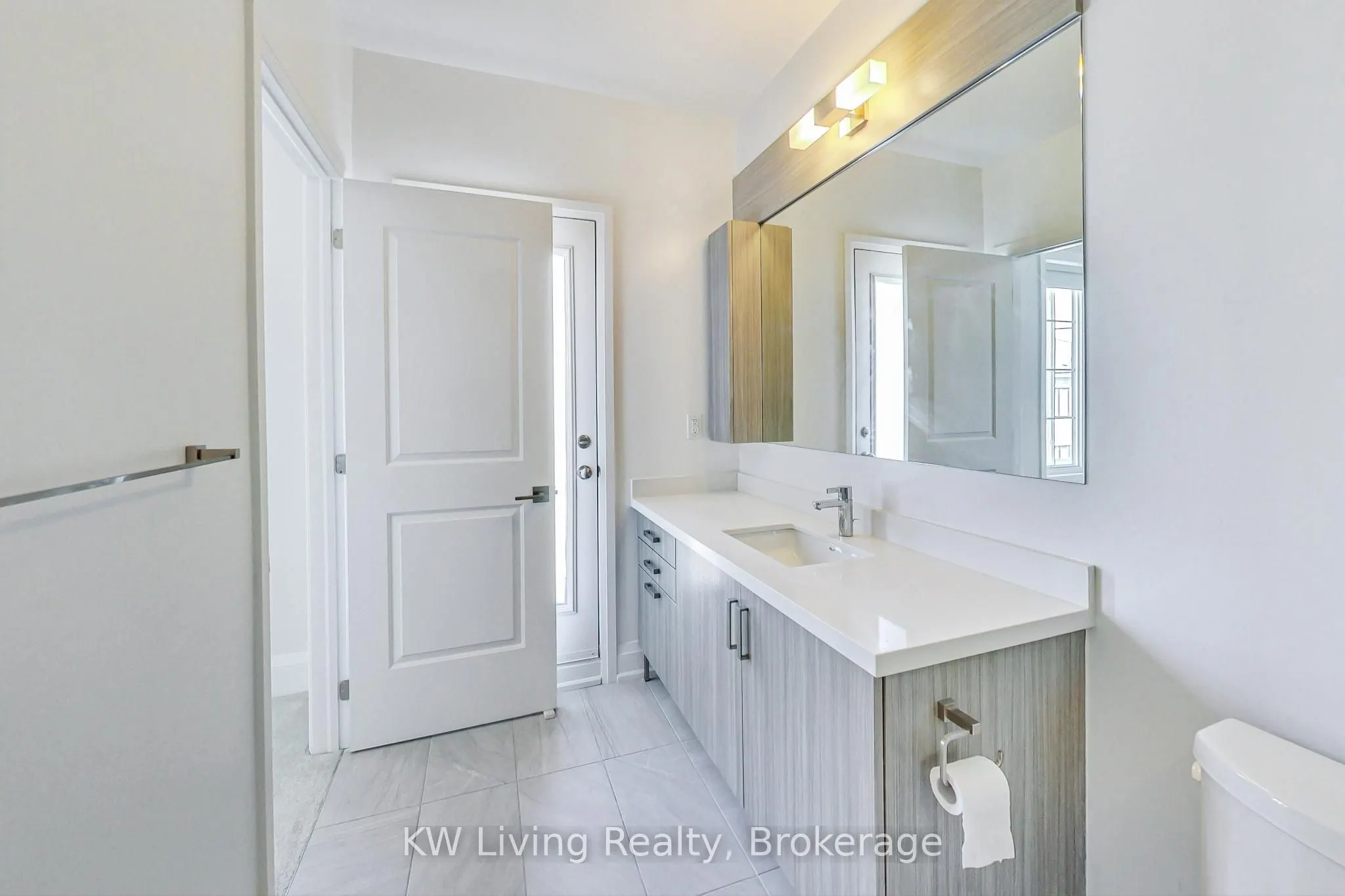 390 Highway 7 E, #TH7