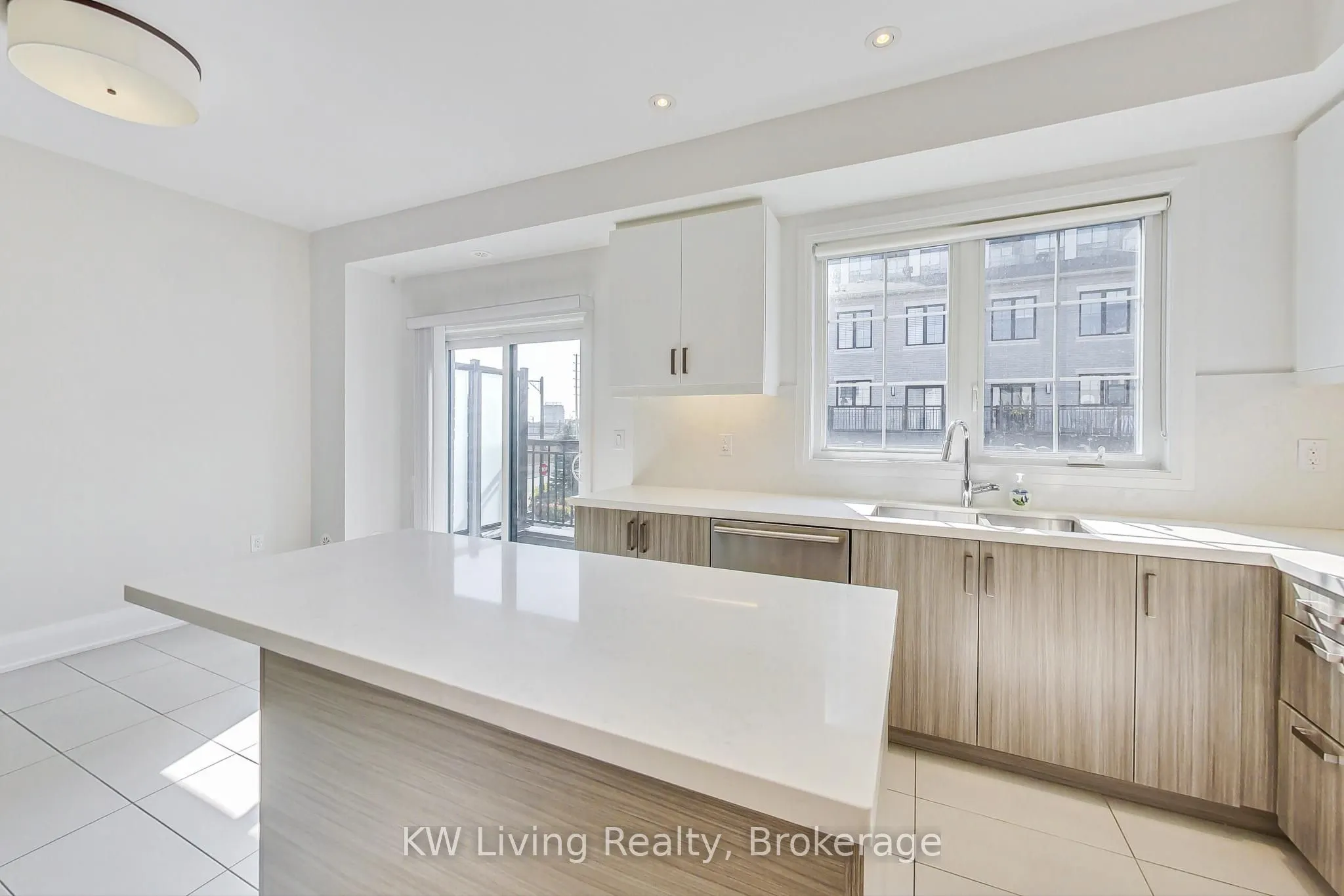 390 Highway 7 E, #TH7