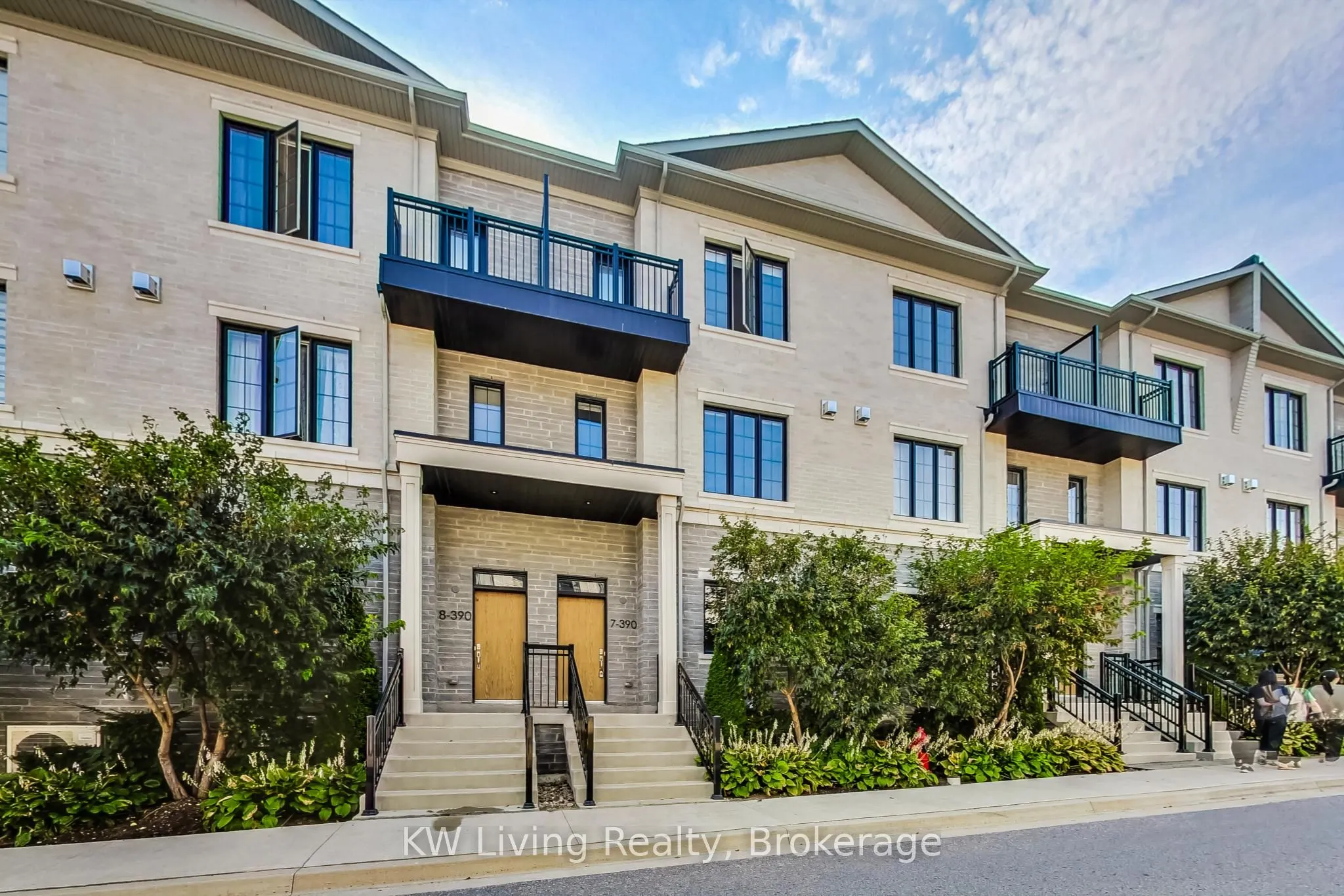 390 Highway 7 E, #TH7