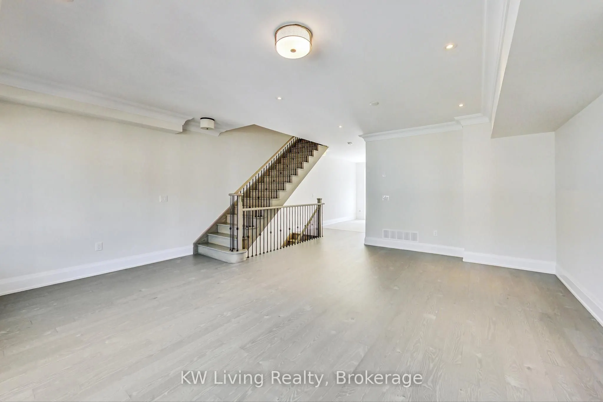 390 Highway 7 E, #TH7