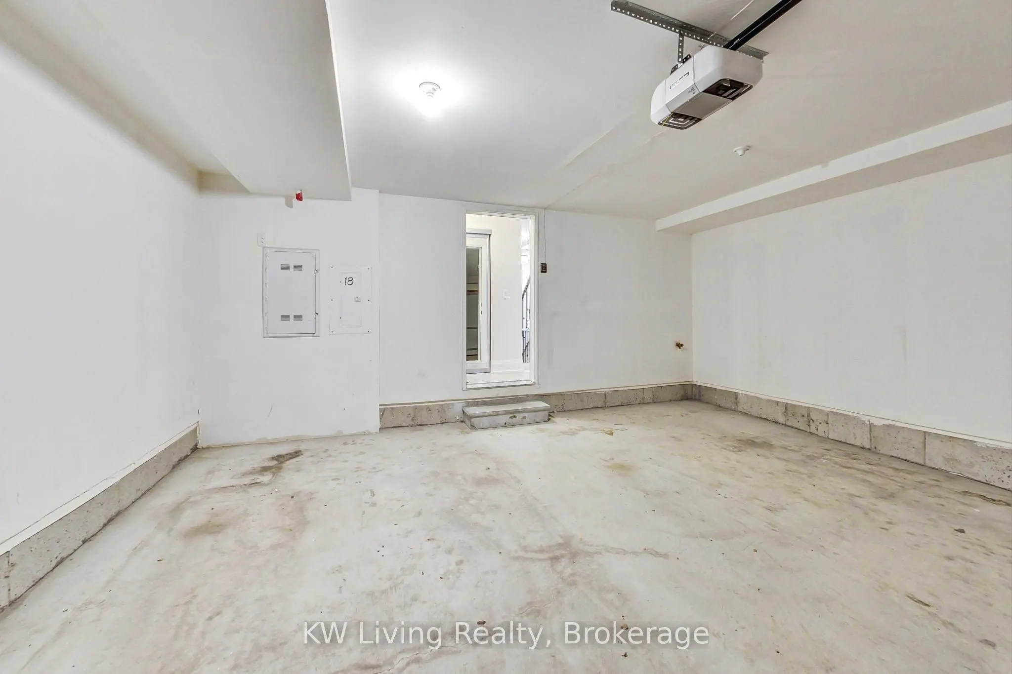 390 Highway 7 E, #TH7