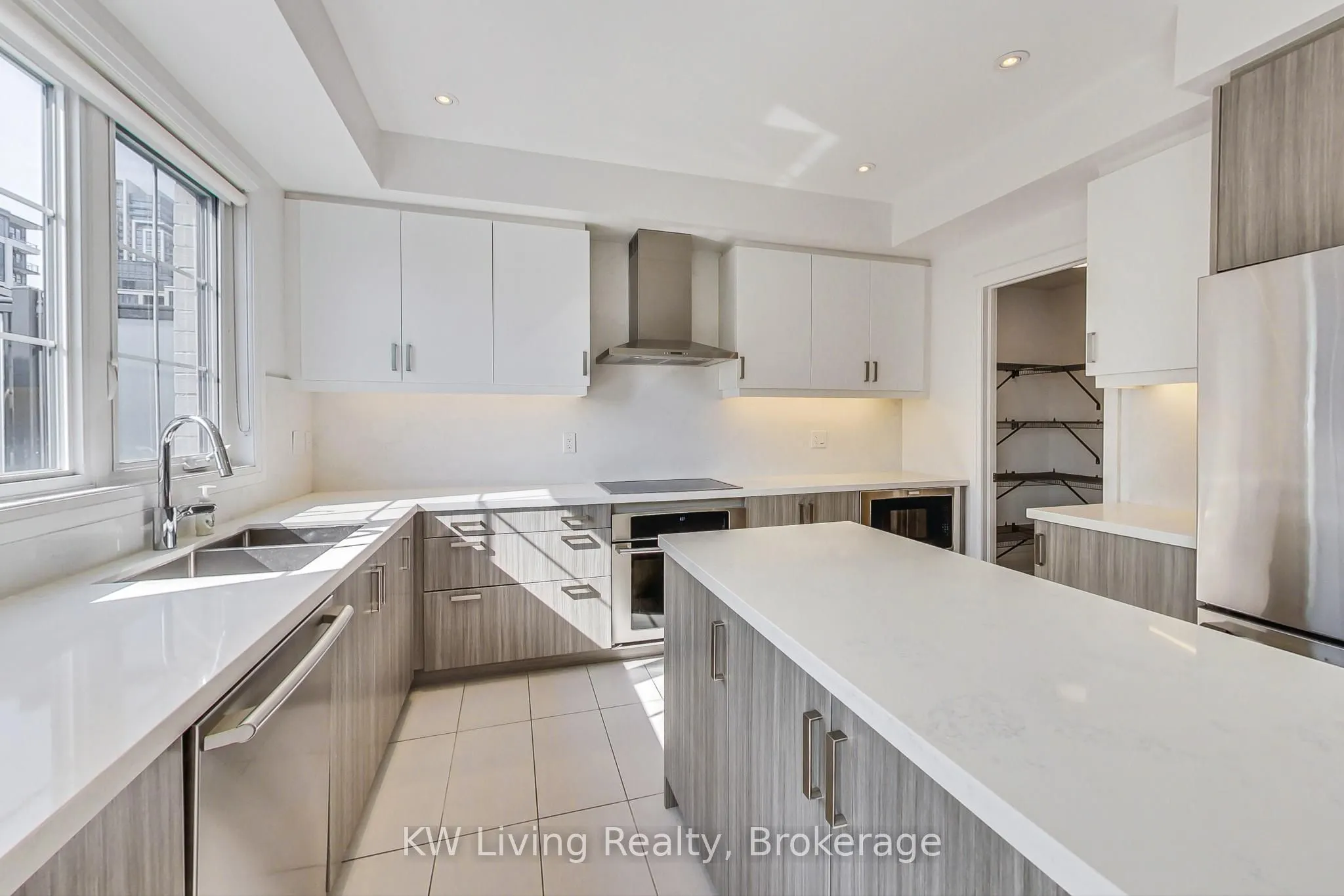 390 Highway 7 E, #TH7