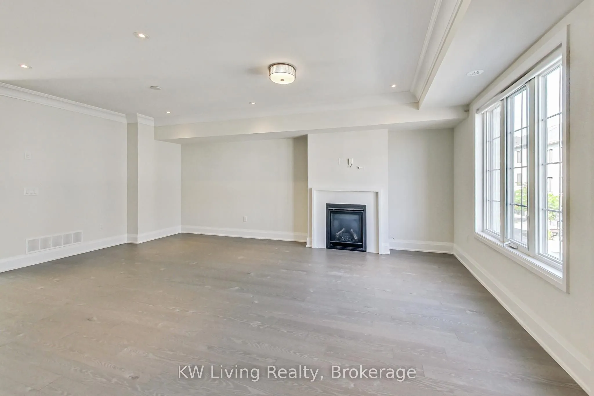 390 Highway 7 E, #TH7