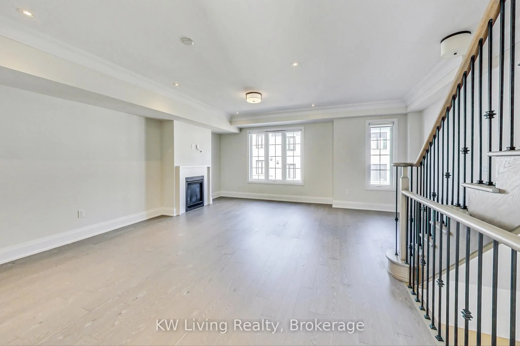 390 Highway 7 E, #TH7