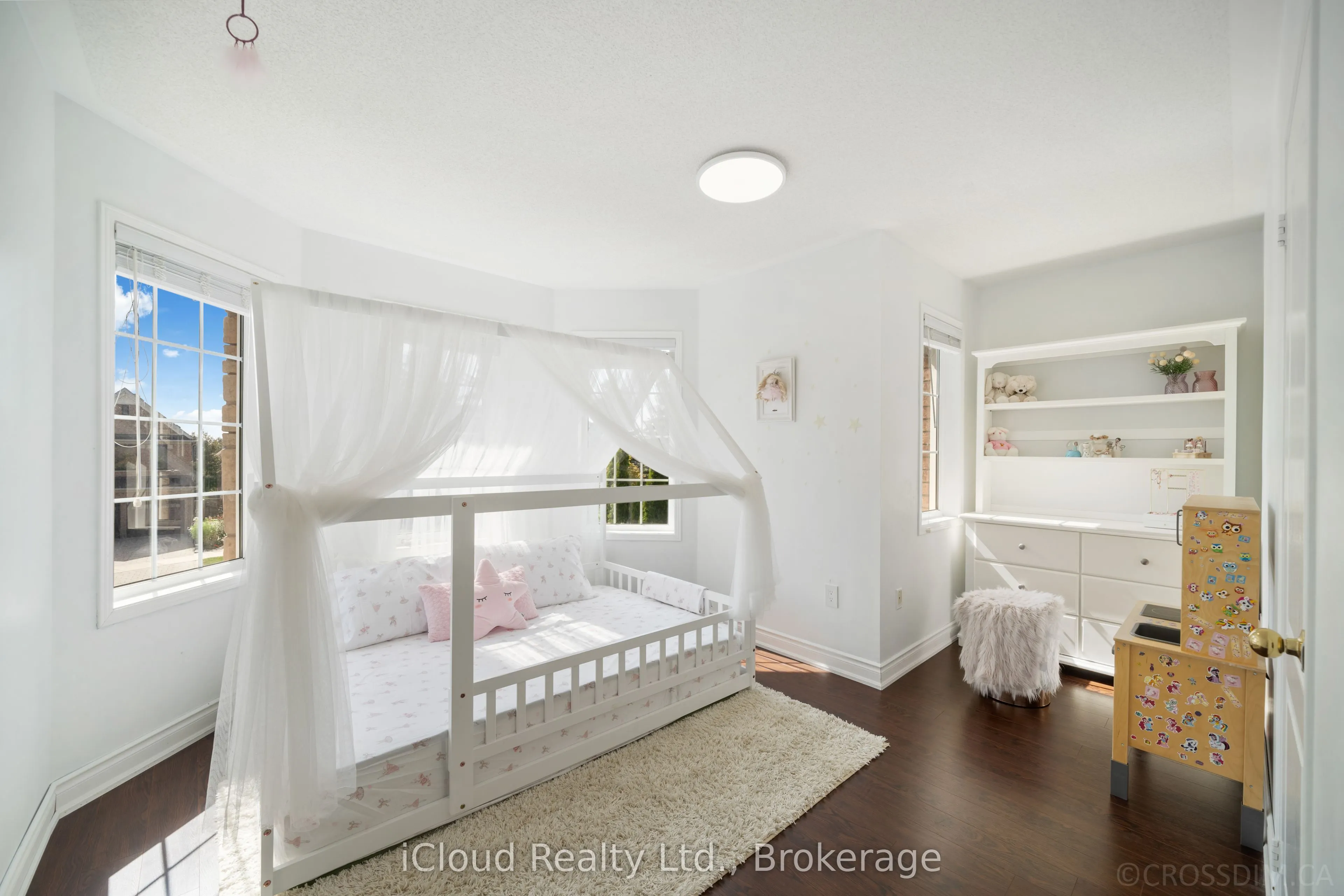 60 Tuscana Boulevard