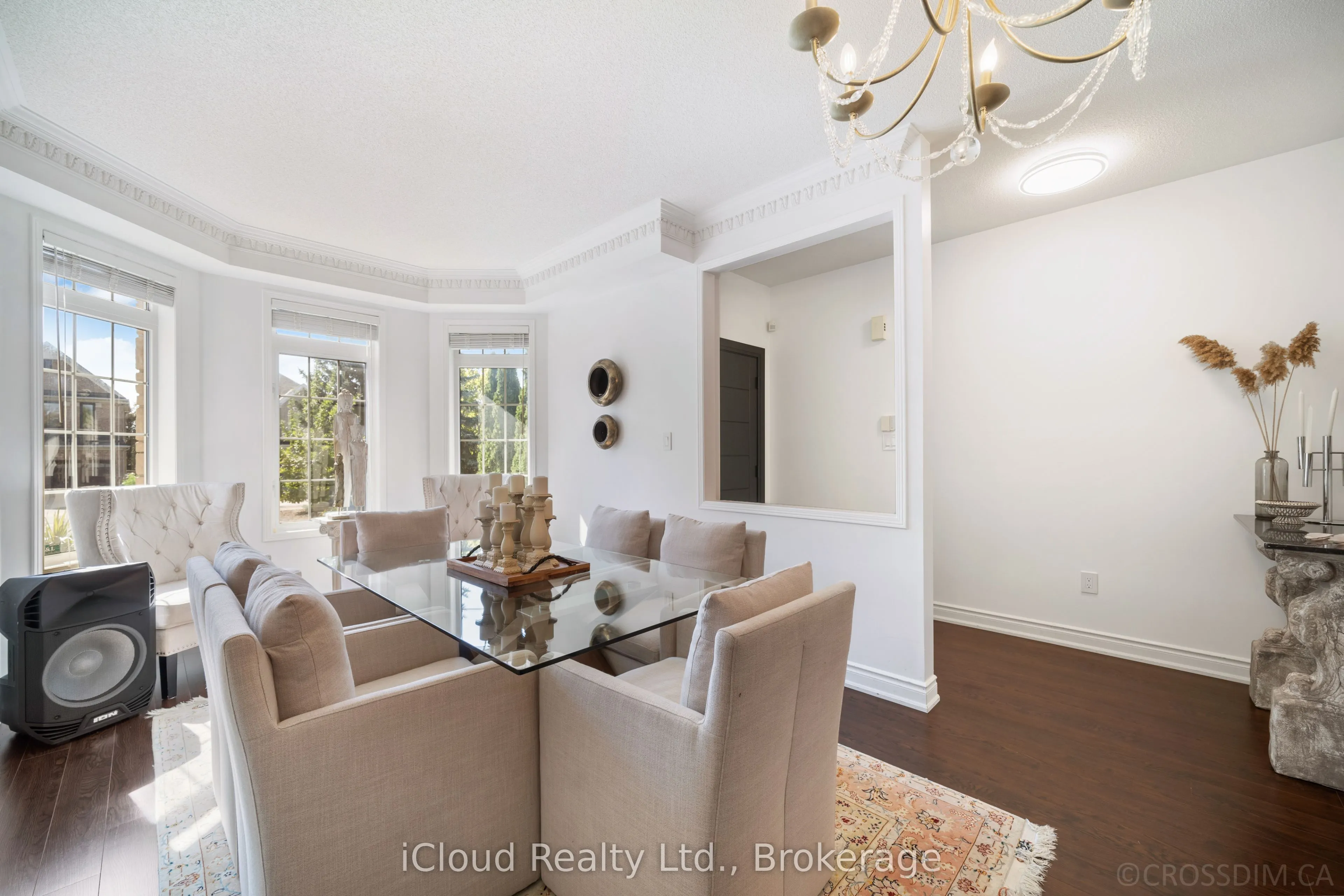 60 Tuscana Boulevard