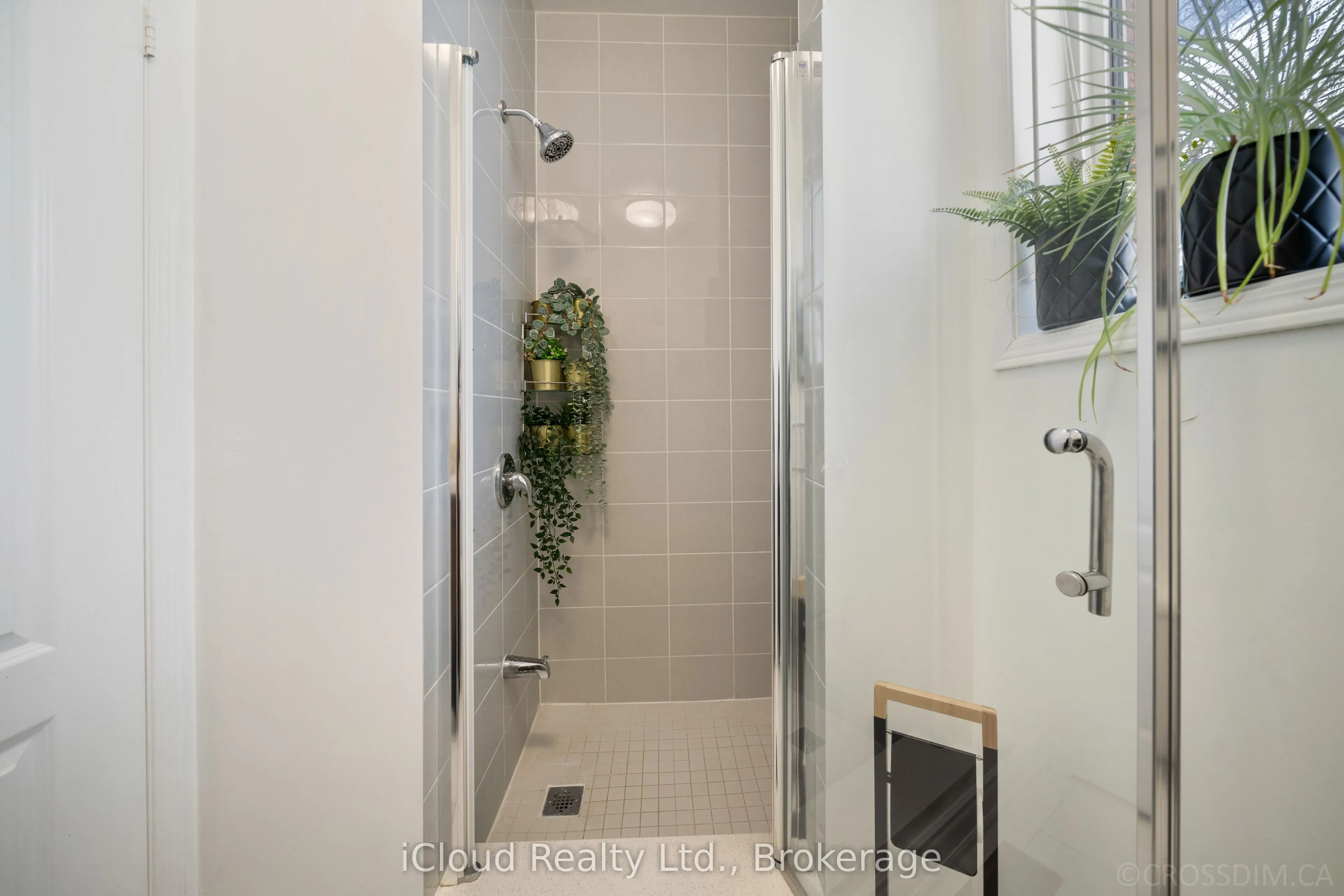 60 Tuscana Boulevard