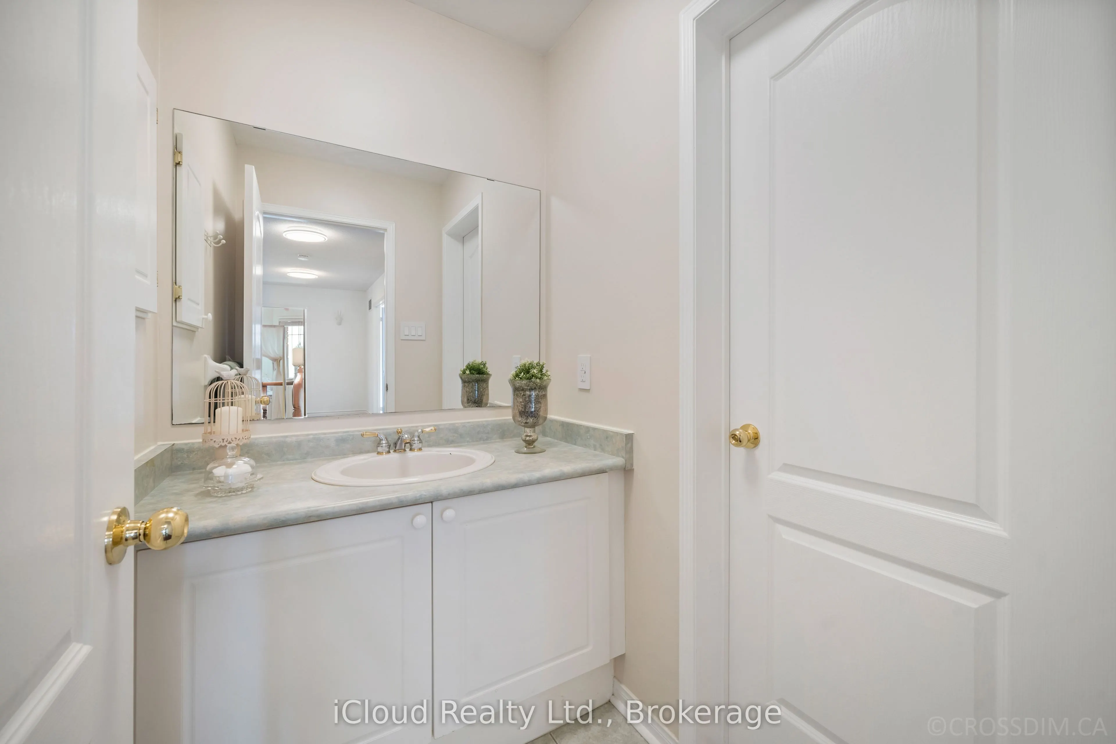 60 Tuscana Boulevard