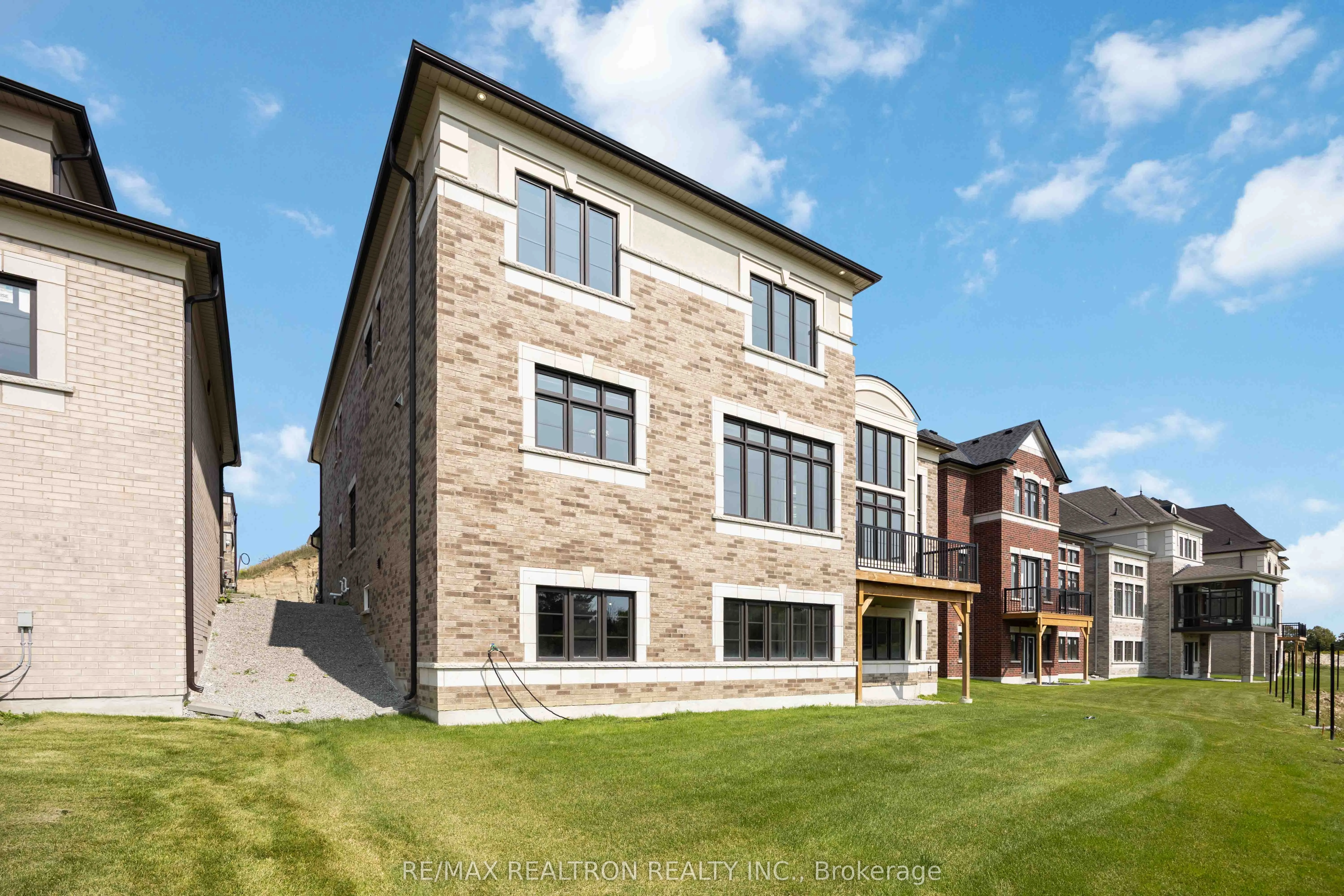 92 Sunny Acre Crescent