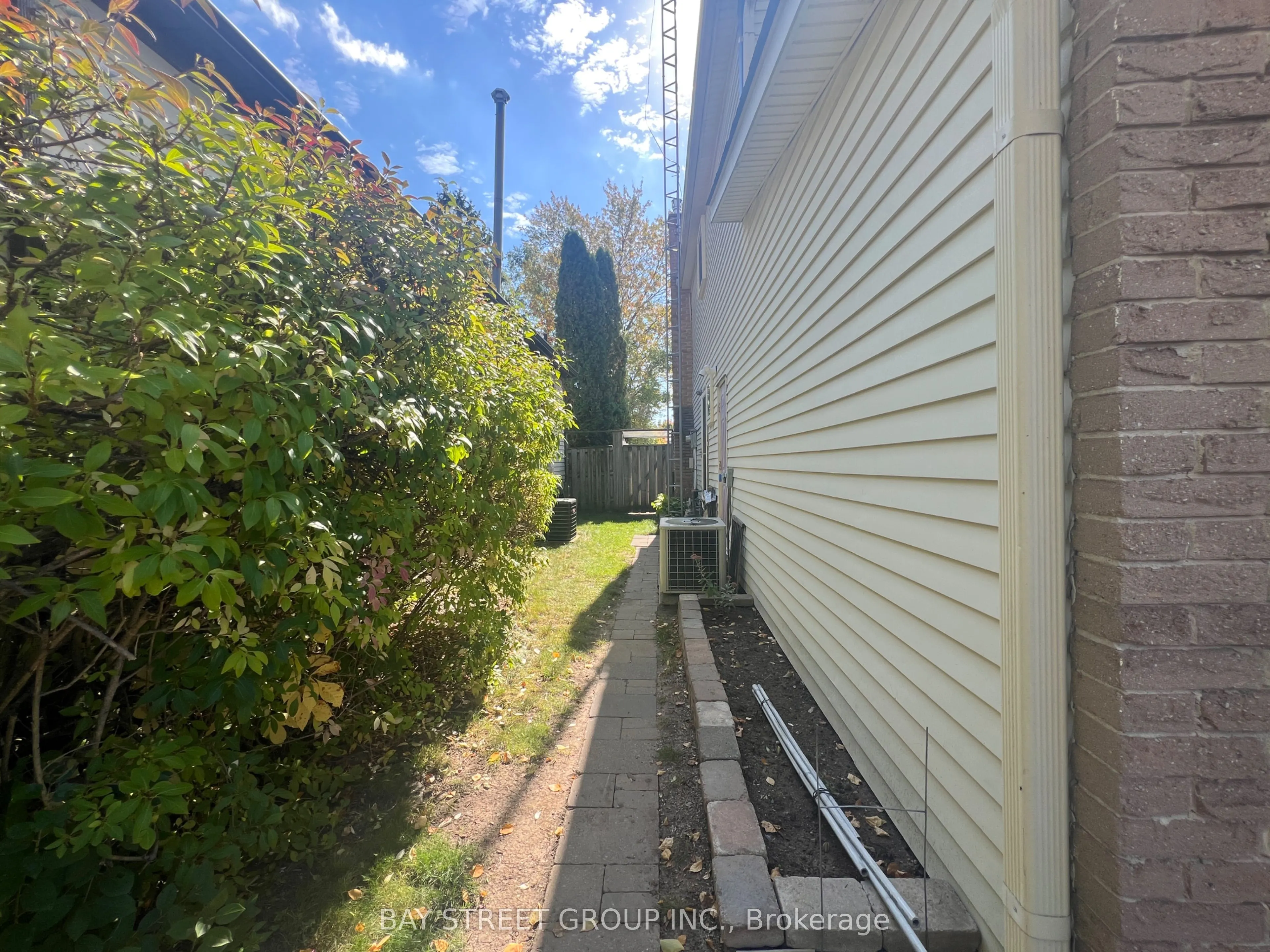 45 Lillooet Crescent