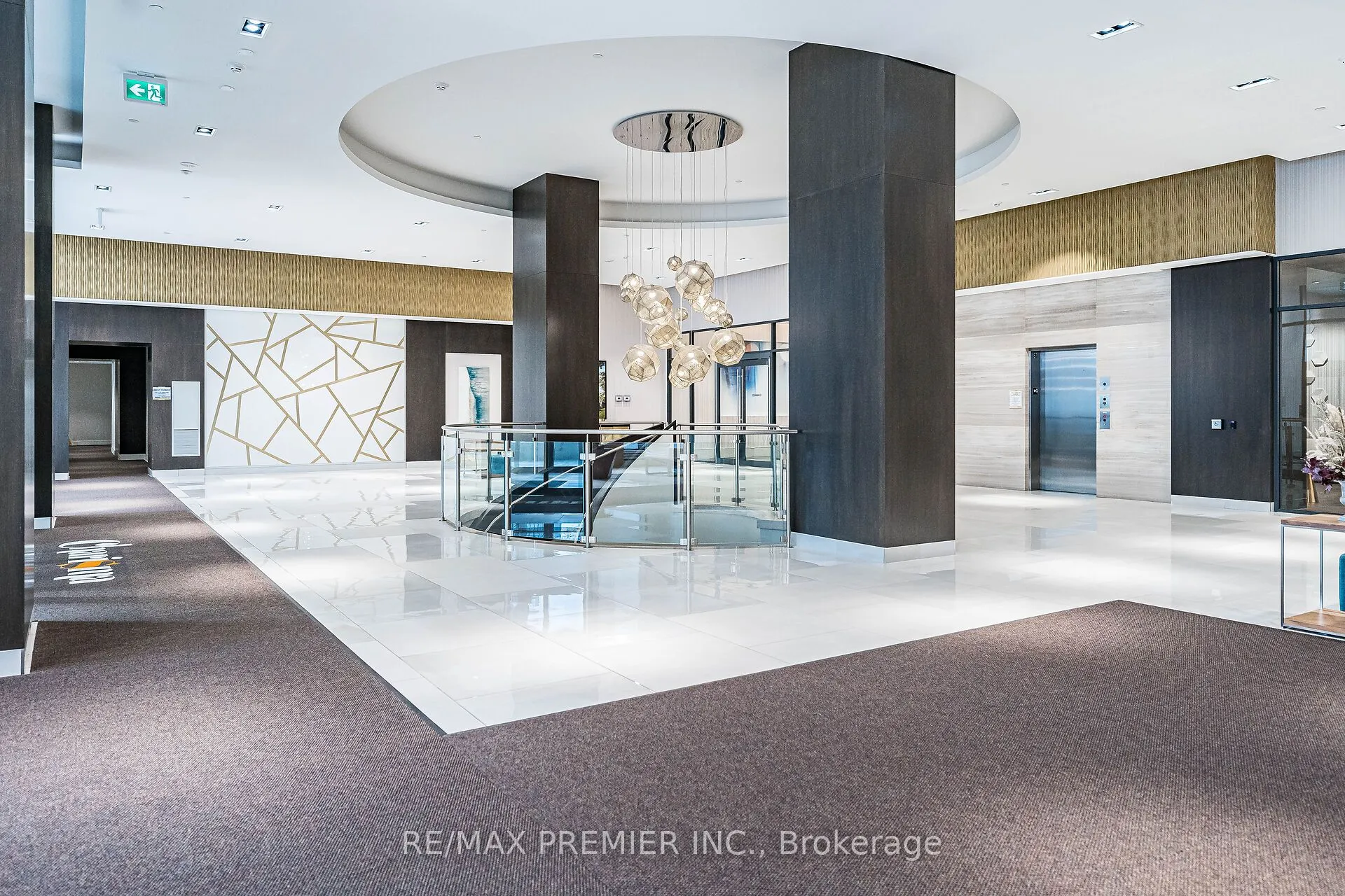 9000 Jane Street, #215