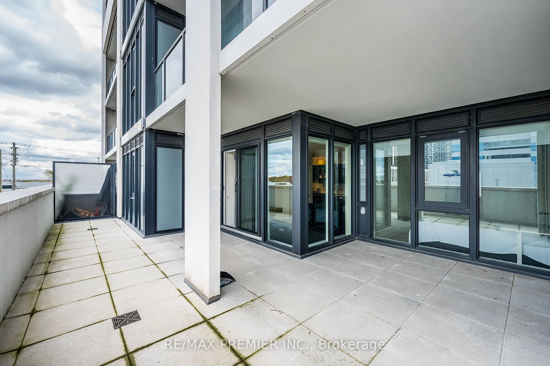 9000 Jane Street, #215