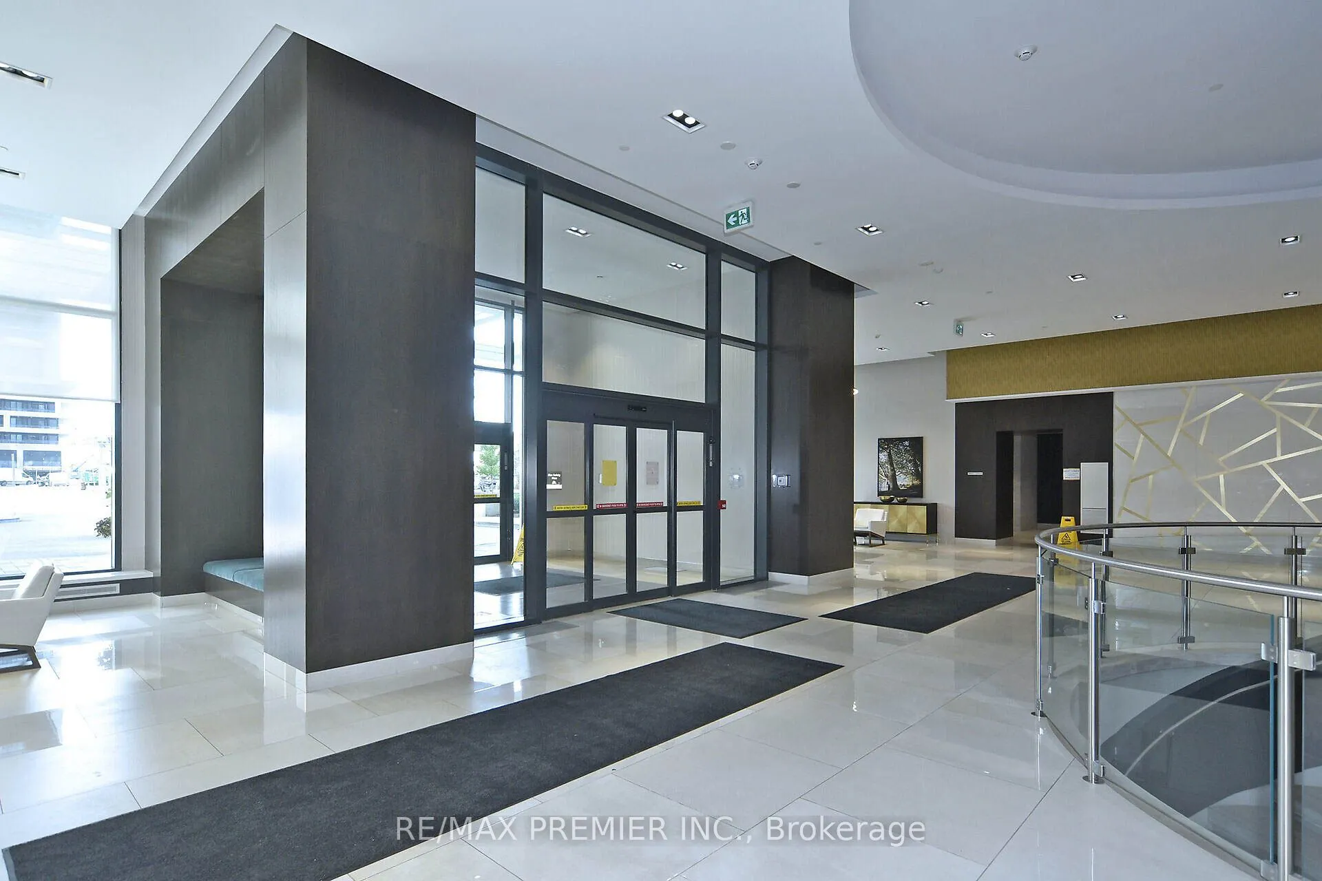 9000 Jane Street, #215