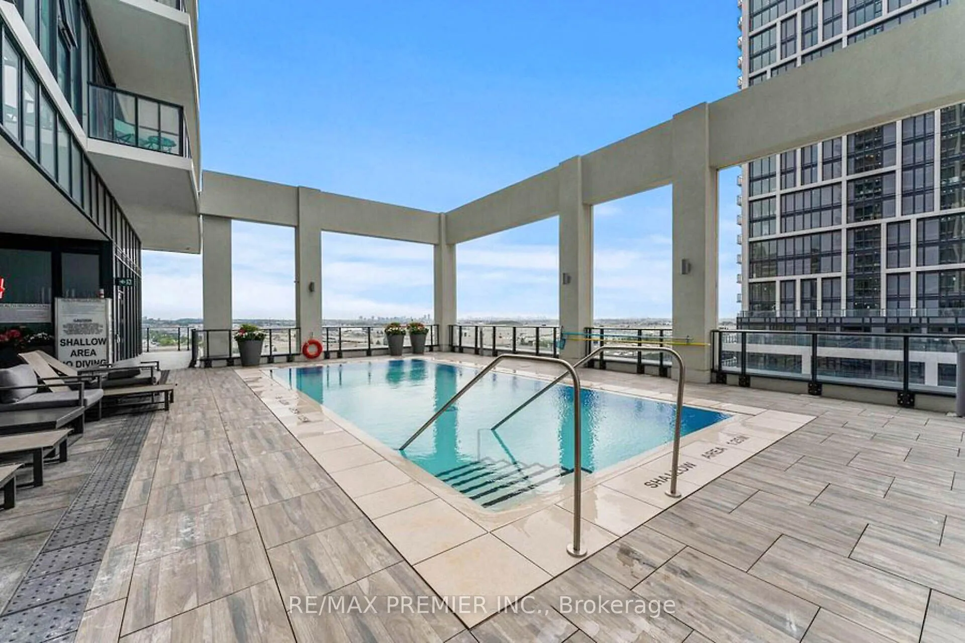 9000 Jane Street, #215