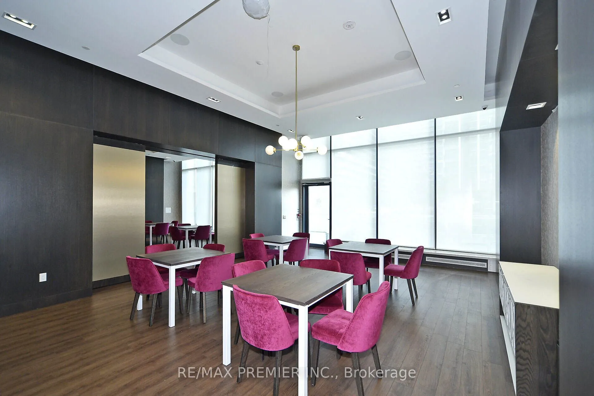 9000 Jane Street, #215