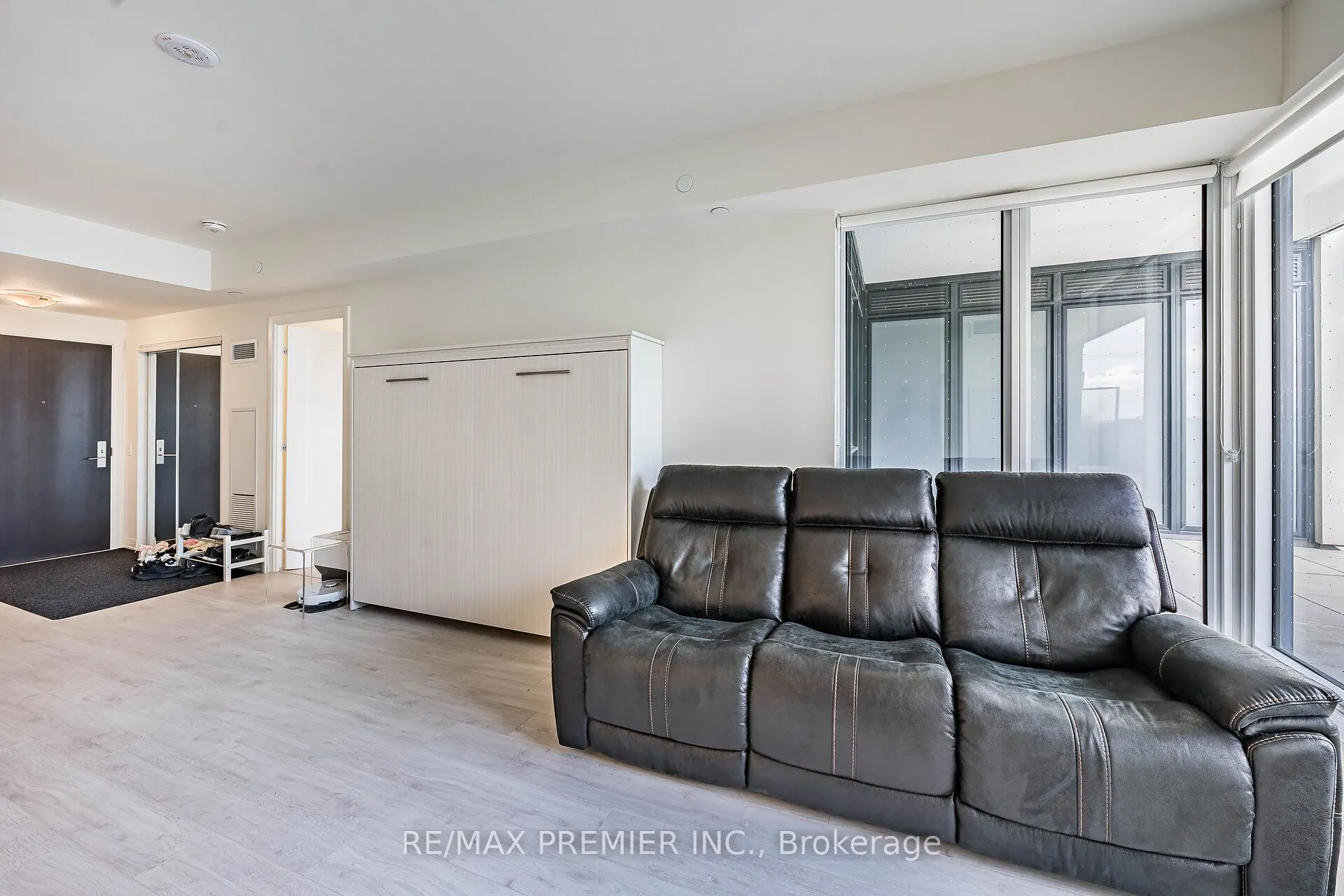 9000 Jane Street, #215